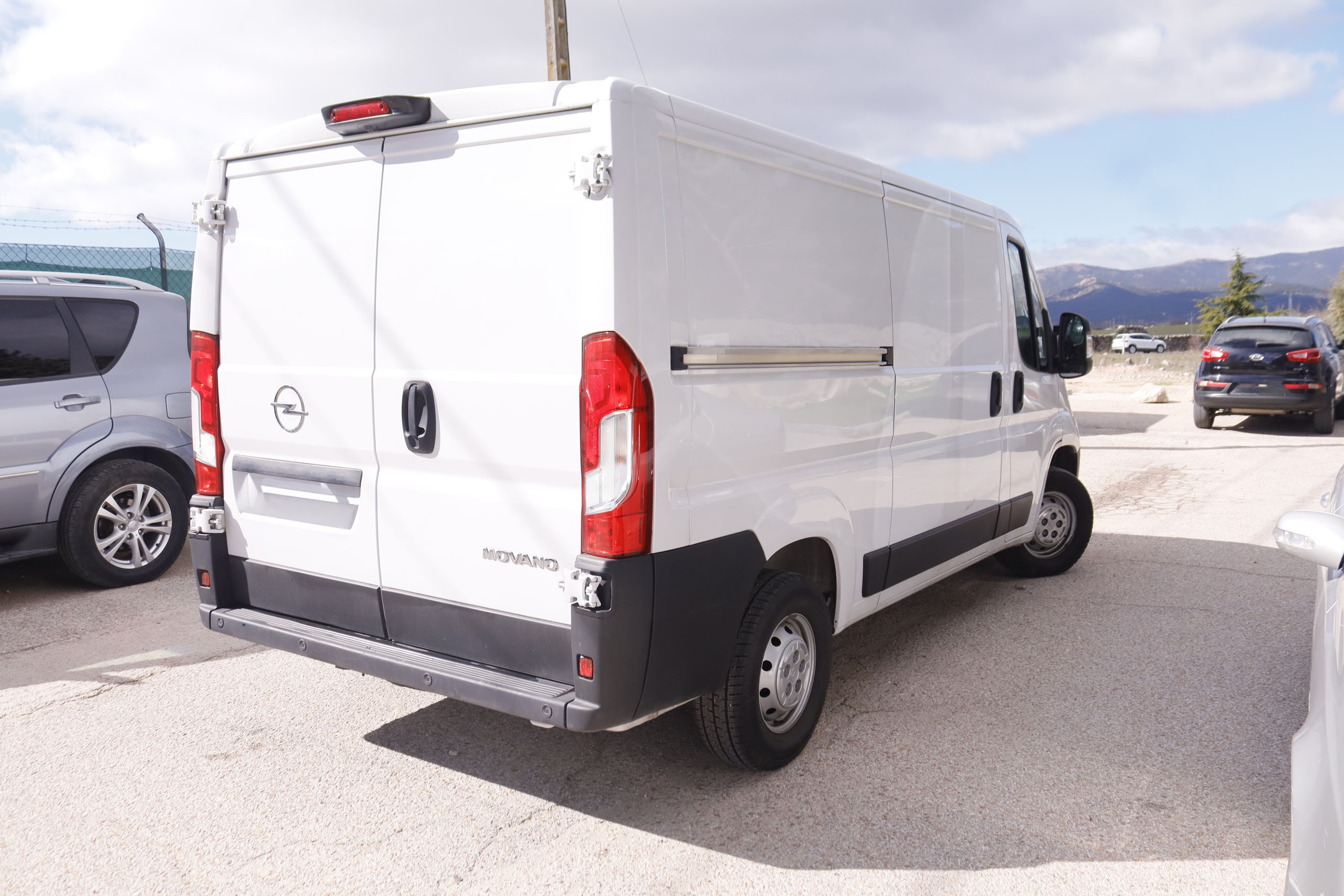 Opel Movano 2.2 BLUEHDI FURGO L2H1 140CV 4P VENTA SOLO PROFESIONALES # GARANTIA FAB 07/2026, IVA DEDUCIBLE, NAVY, PARKTRONIC 2.2 BLUEHDI FURGO L2H1 140CV 4P VENTA SOLO PROFESIONALES # GARANTIA FAB 07/2027, IVA DEDUCIBLE, NAVY, PARKTRONIC foto 7