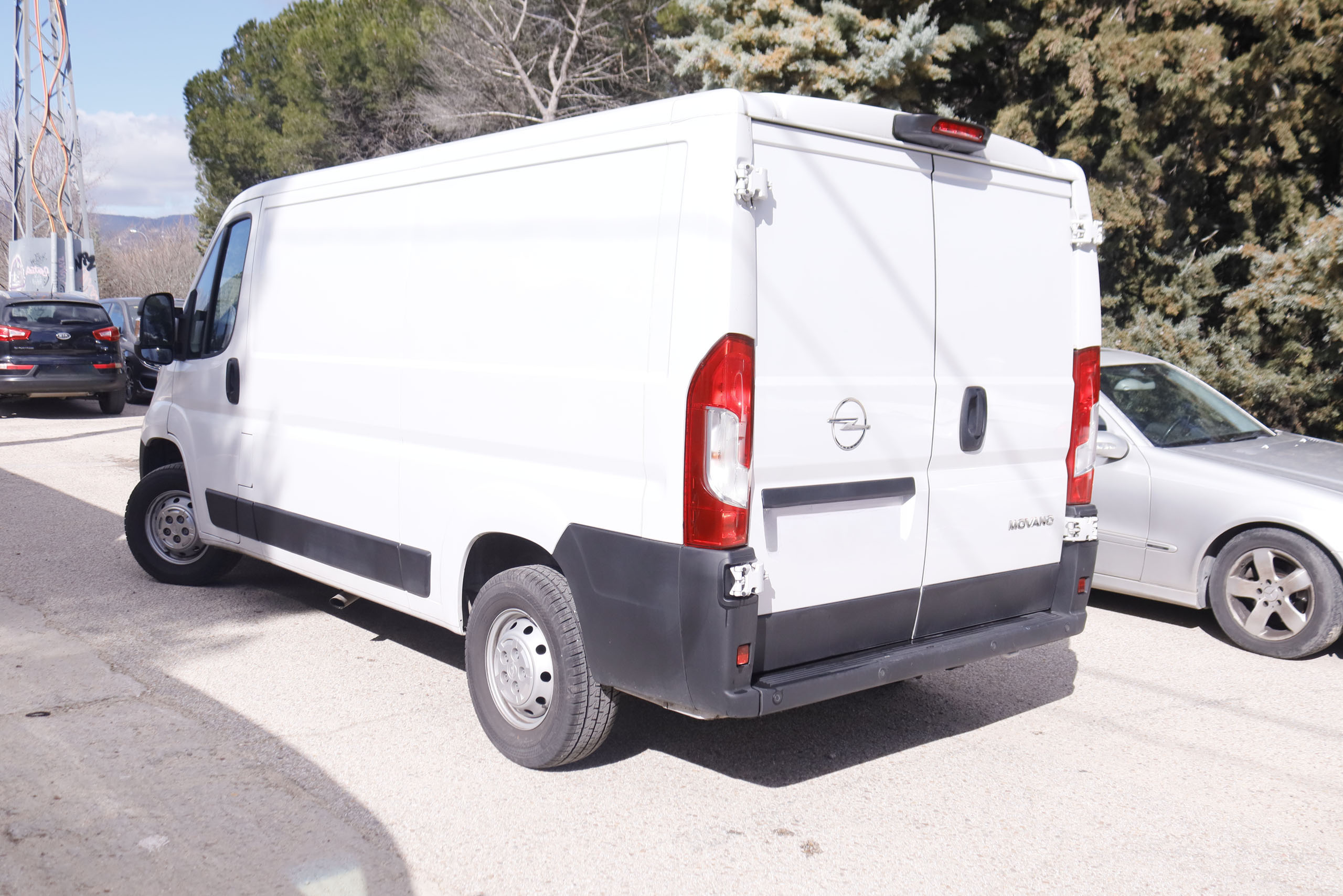 Opel Movano 2.2 BLUEHDI FURGO L2H1 140CV 4P VENTA SOLO PROFESIONALES # GARANTIA FAB 07/2026, IVA DEDUCIBLE, NAVY, PARKTRONIC 2.2 BLUEHDI FURGO L2H1 140CV 4P VENTA SOLO PROFESIONALES # GARANTIA FAB 07/2027, IVA DEDUCIBLE, NAVY, PARKTRONIC foto 5
