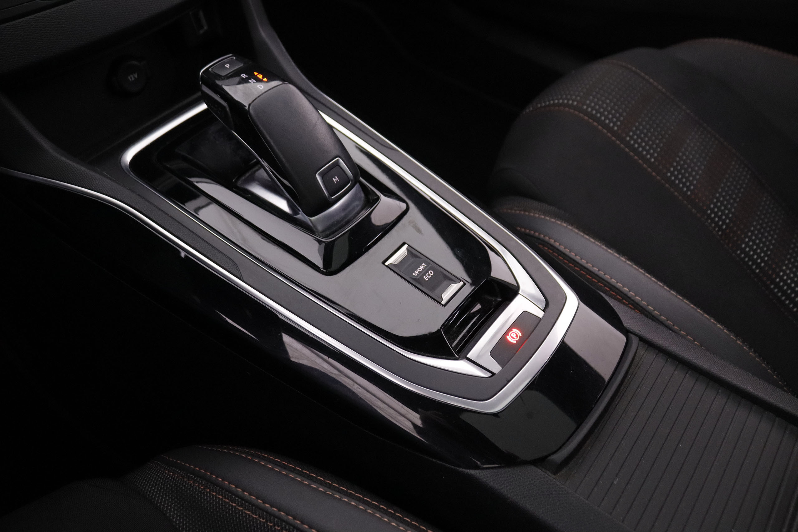 Peugeot 308 1.2 PURE TECH GT-LINE AUTO 130CV 5P # TECHO PANORAMICO, NAVY, PARKTRONIC 1.2 PURE TECH GT-LINE AUTO 130CV 5P # TECHO PANORAMICO, NAVY, PARKTRONIC foto 24