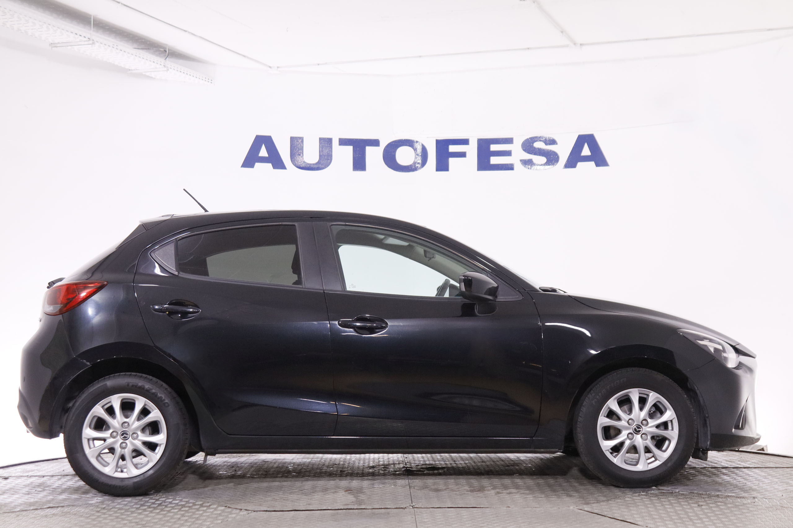 Mazda 2 1.5 STYLE PLUS CONFORT 90CV 5P # NAVY, PARKTRONIC foto 9