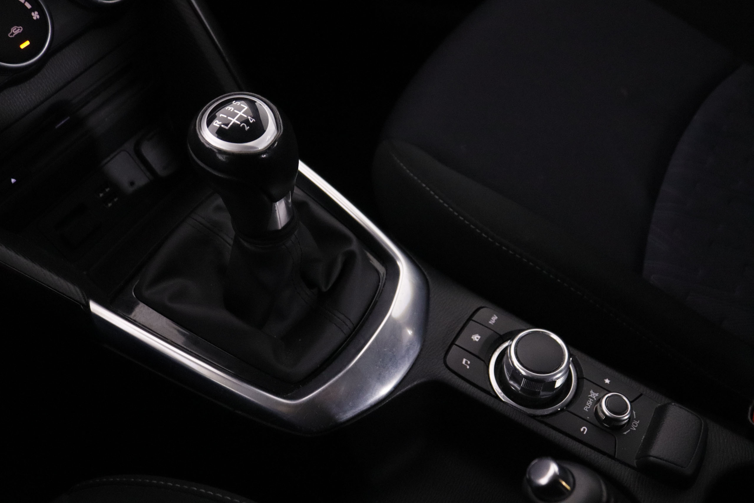 Mazda 2 1.5 STYLE PLUS CONFORT 90CV 5P # NAVY, PARKTRONIC foto 20