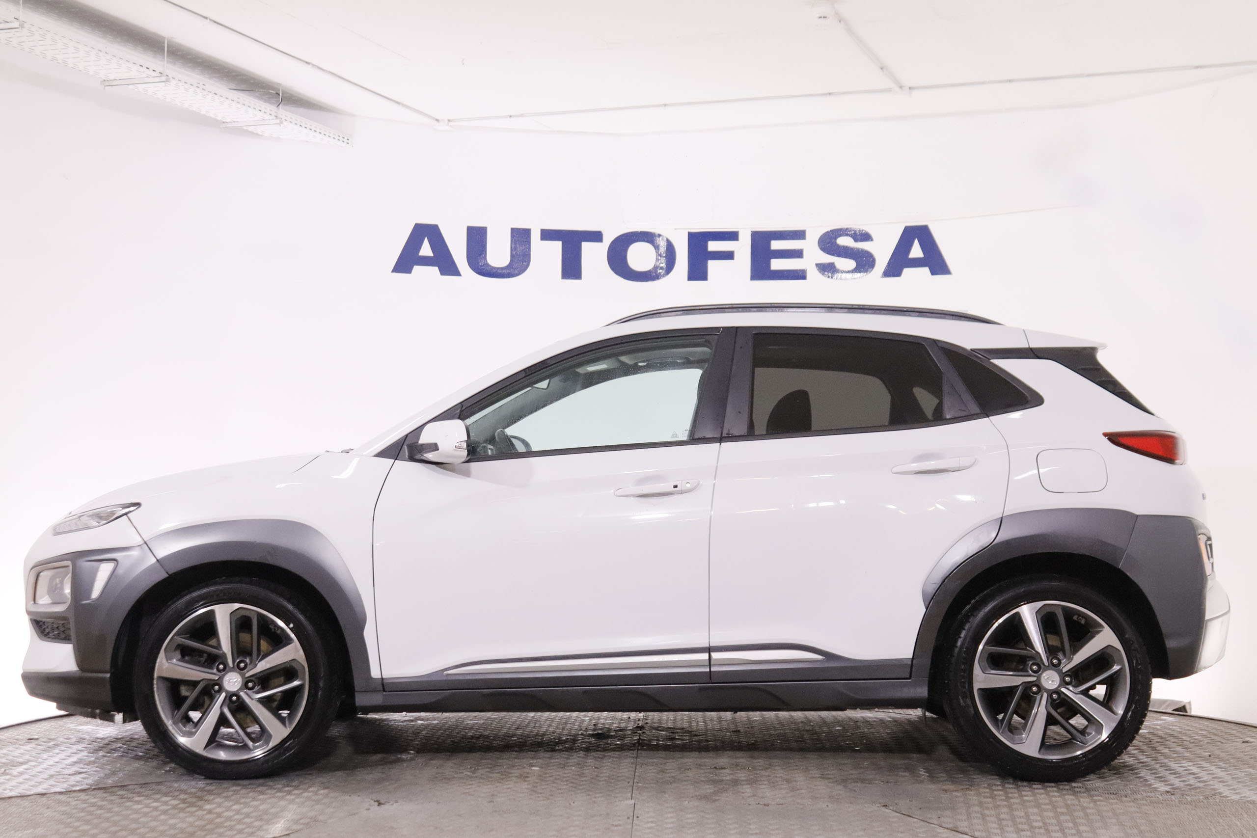 Hyundai Kona 1.6 TGDI STYLE DT 4X4 SKY AUTO 177CV 5P # CUERO, TECHO ELECTRICO, NAVY foto 9