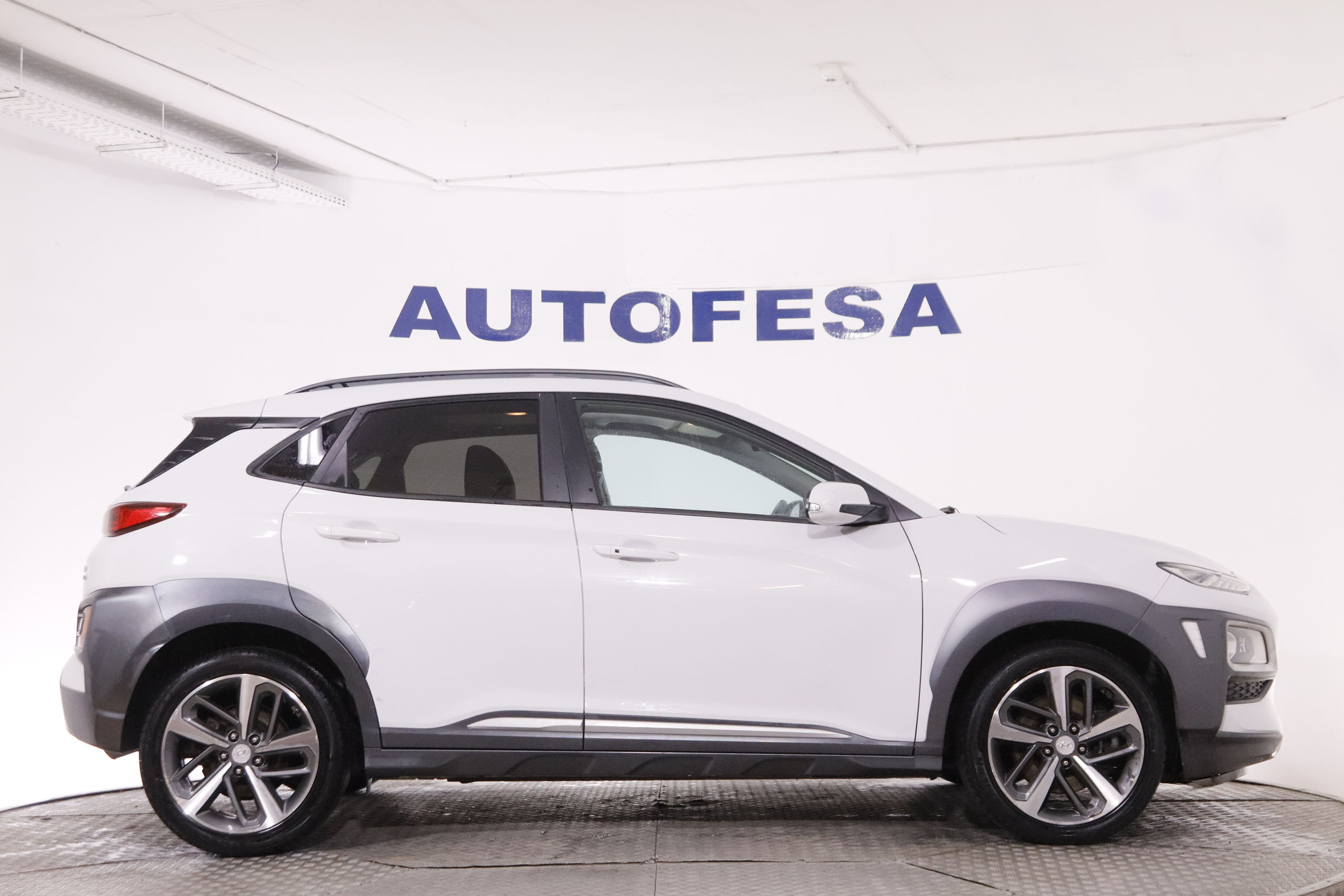Hyundai Kona 1.6 TGDI STYLE DT 4X4 SKY AUTO 177CV 5P # CUERO, TECHO ELECTRICO, NAVY foto 13