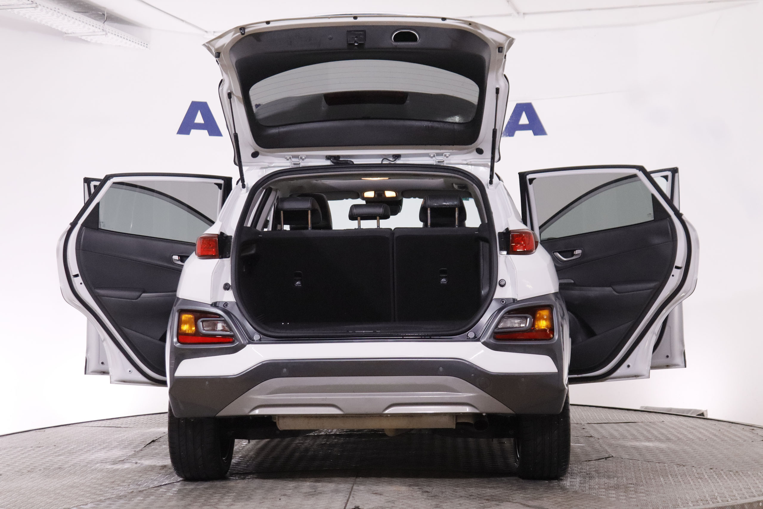 Hyundai Kona 1.6 TGDI STYLE DT 4X4 SKY AUTO 177CV 5P # CUERO, TECHO ELECTRICO, NAVY foto 10