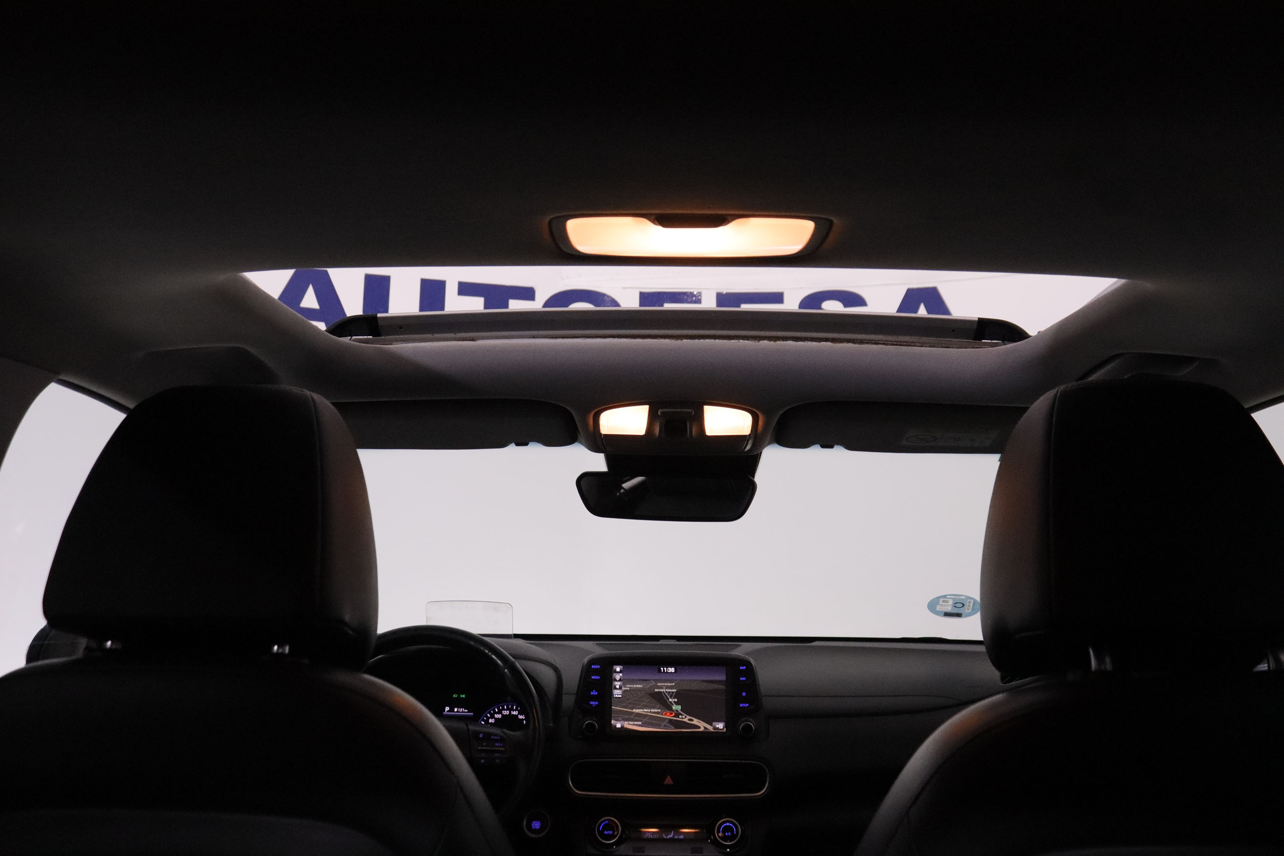 Hyundai Kona 1.6 TGDI STYLE DT 4X4 SKY AUTO 177CV 5P # CUERO, TECHO ELECTRICO, NAVY foto 14