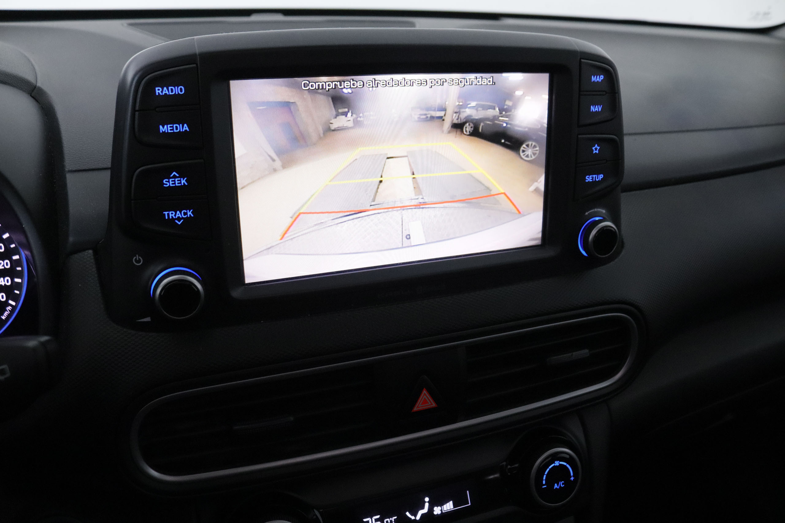 Hyundai Kona 1.6 TGDI STYLE DT 4X4 SKY AUTO 177CV 5P # CUERO, TECHO ELECTRICO, NAVY foto 20