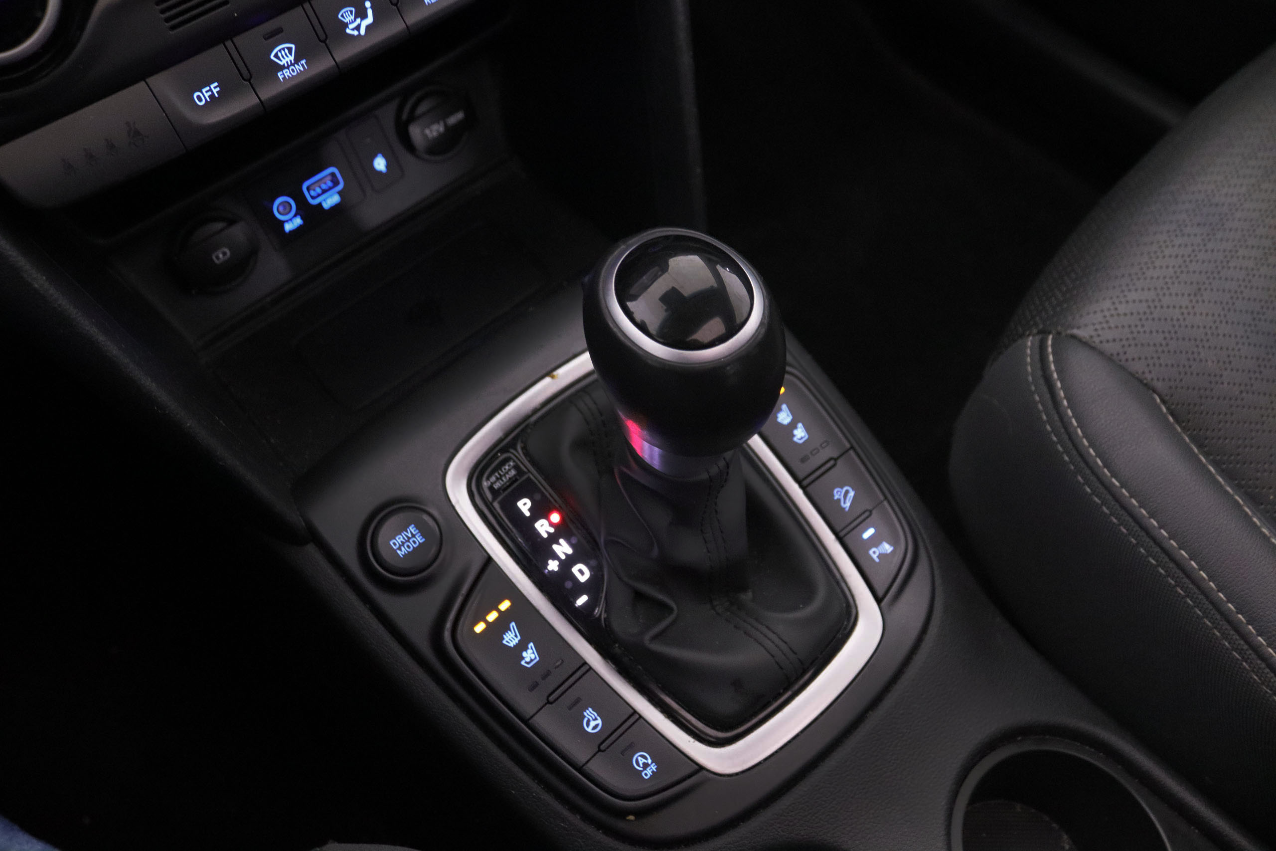 Hyundai Kona 1.6 TGDI STYLE DT 4X4 SKY AUTO 177CV 5P # CUERO, TECHO ELECTRICO, NAVY foto 22