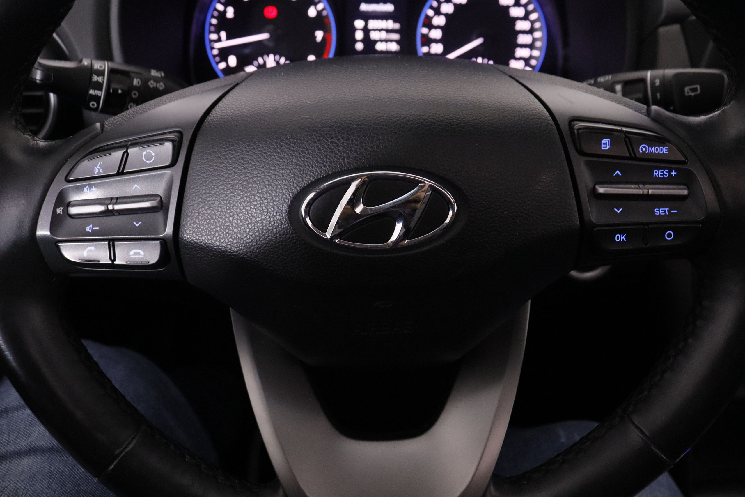 Hyundai Kona 1.6 TGDI STYLE DT 4X4 SKY AUTO 177CV 5P # CUERO, TECHO ELECTRICO, NAVY foto 17