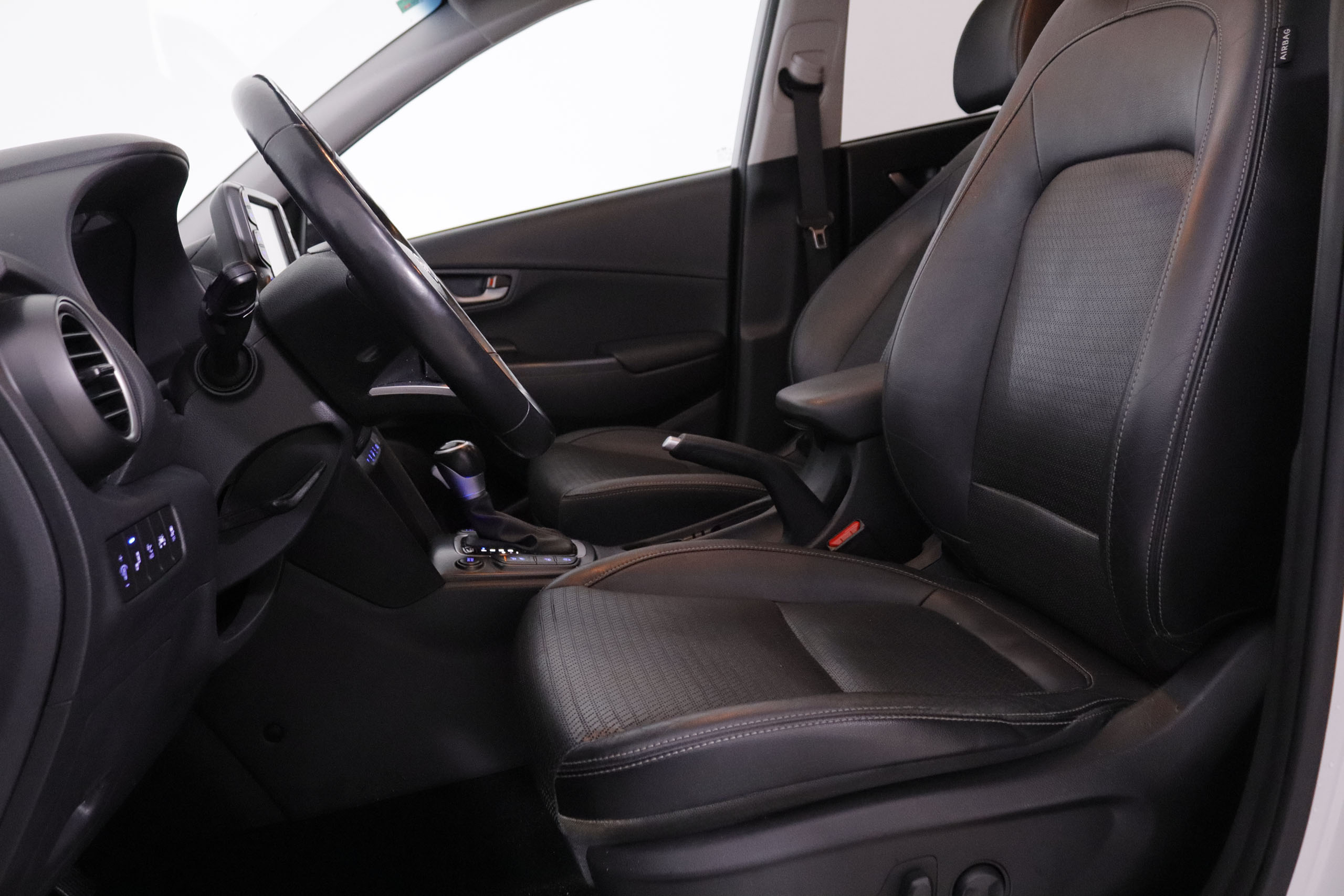 Hyundai Kona 1.6 TGDI STYLE DT 4X4 SKY AUTO 177CV 5P # CUERO, TECHO ELECTRICO, NAVY foto 23