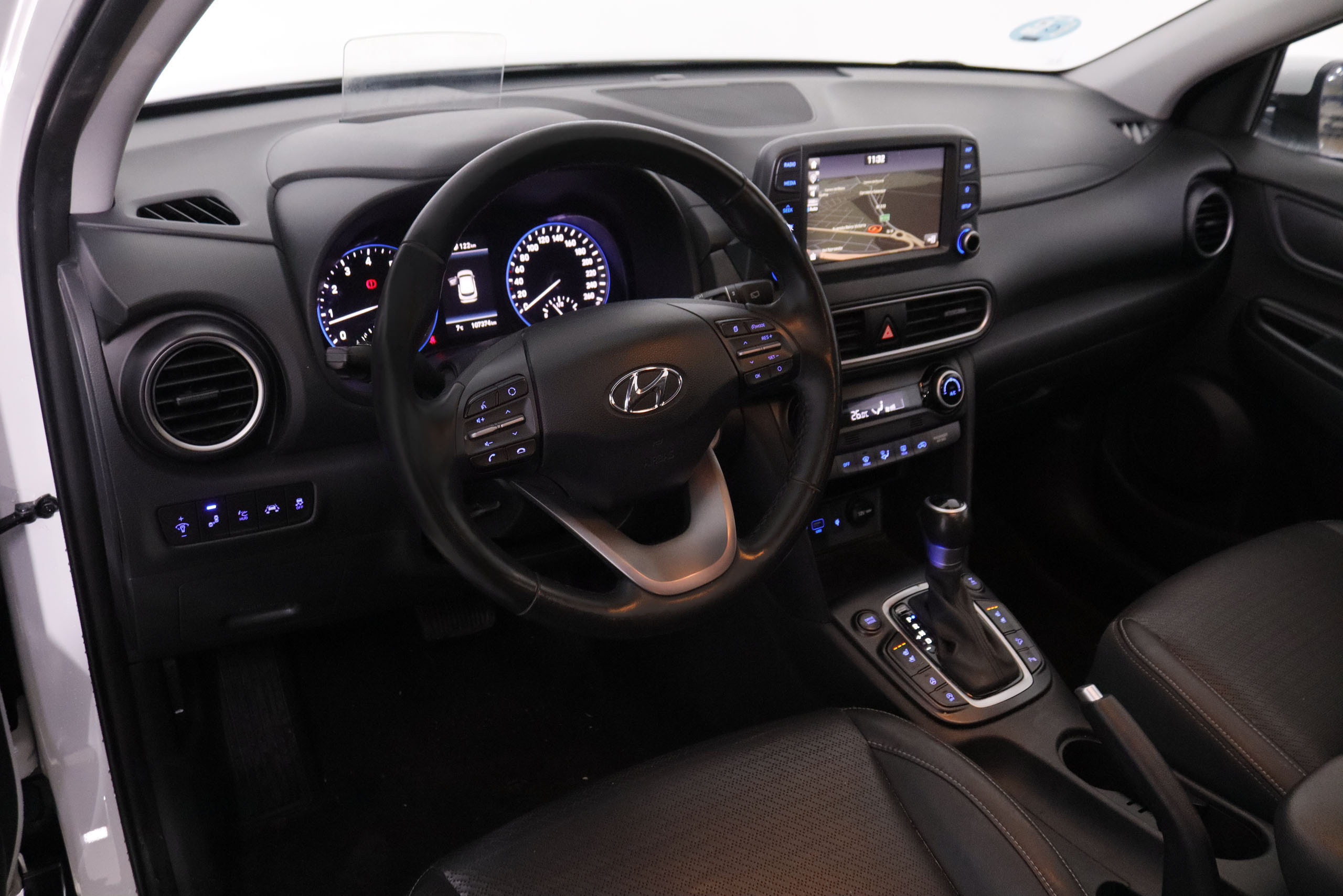 Hyundai Kona 1.6 TGDI STYLE DT 4X4 SKY AUTO 177CV 5P # CUERO, TECHO ELECTRICO, NAVY foto 30