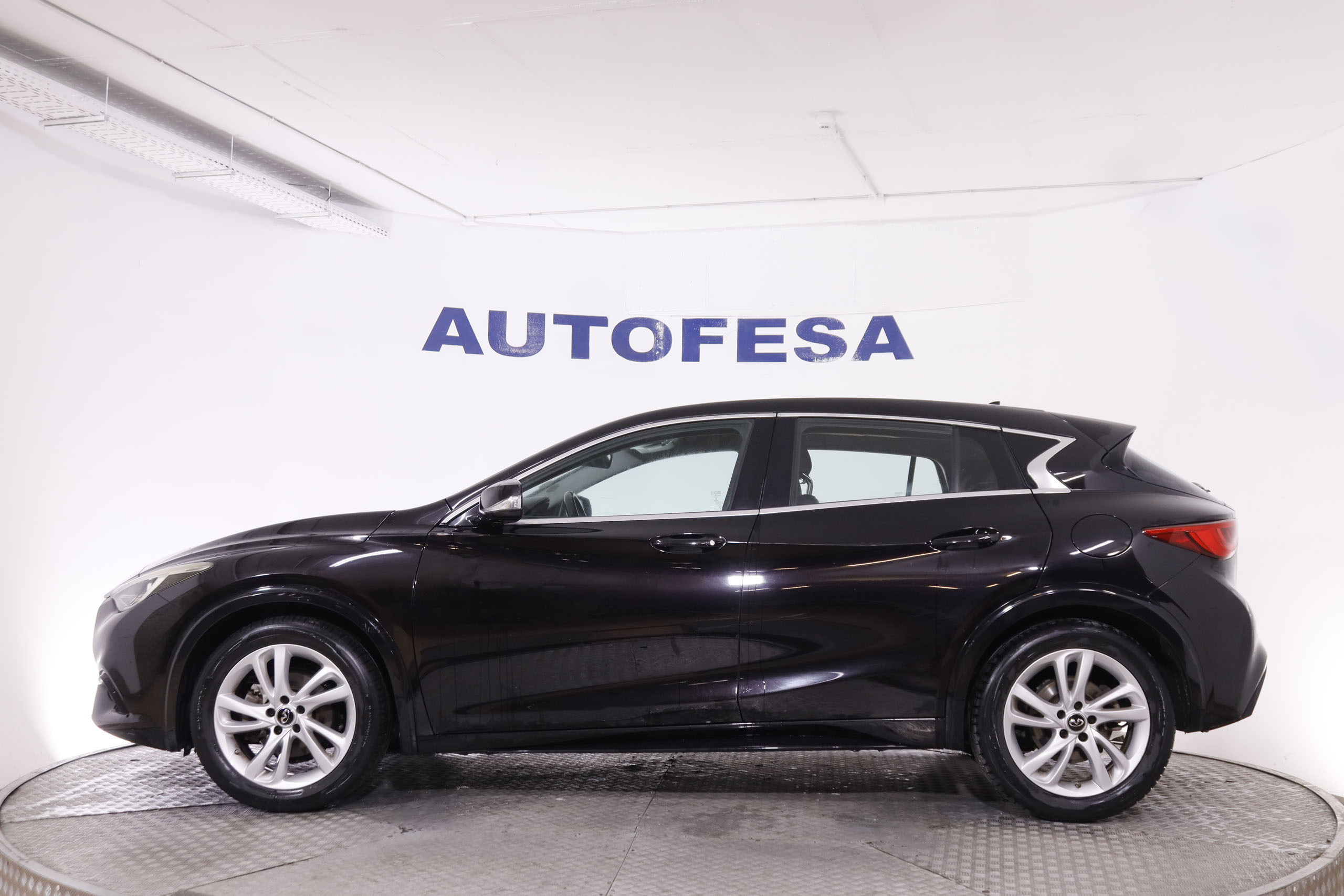 Infiniti Q30 1.5D PREMIUM AUTO 109CV 5P# NAVY, PARKTRONIC foto 13