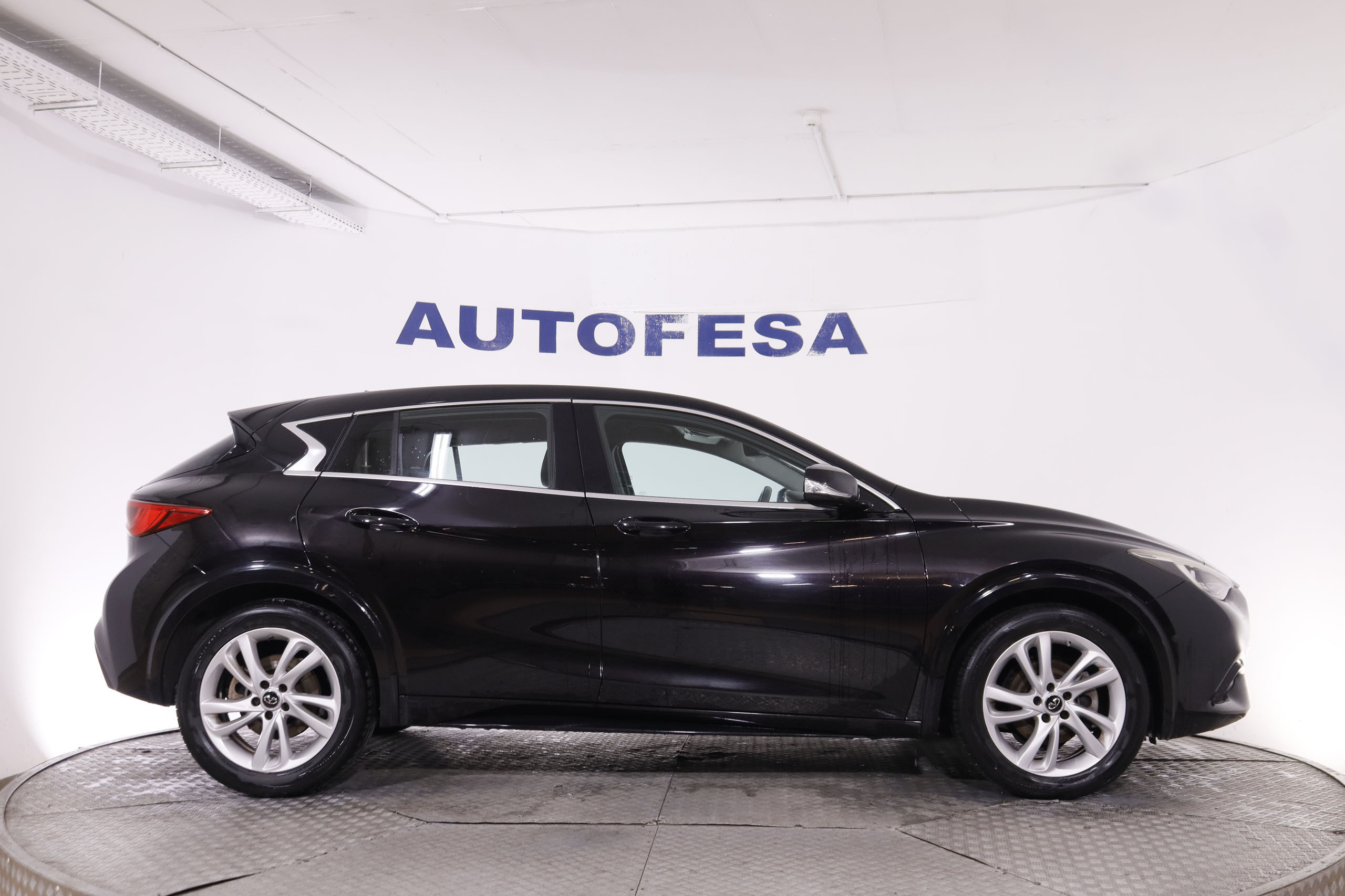 Infiniti Q30 1.5D PREMIUM AUTO 109CV 5P# NAVY, PARKTRONIC foto 7