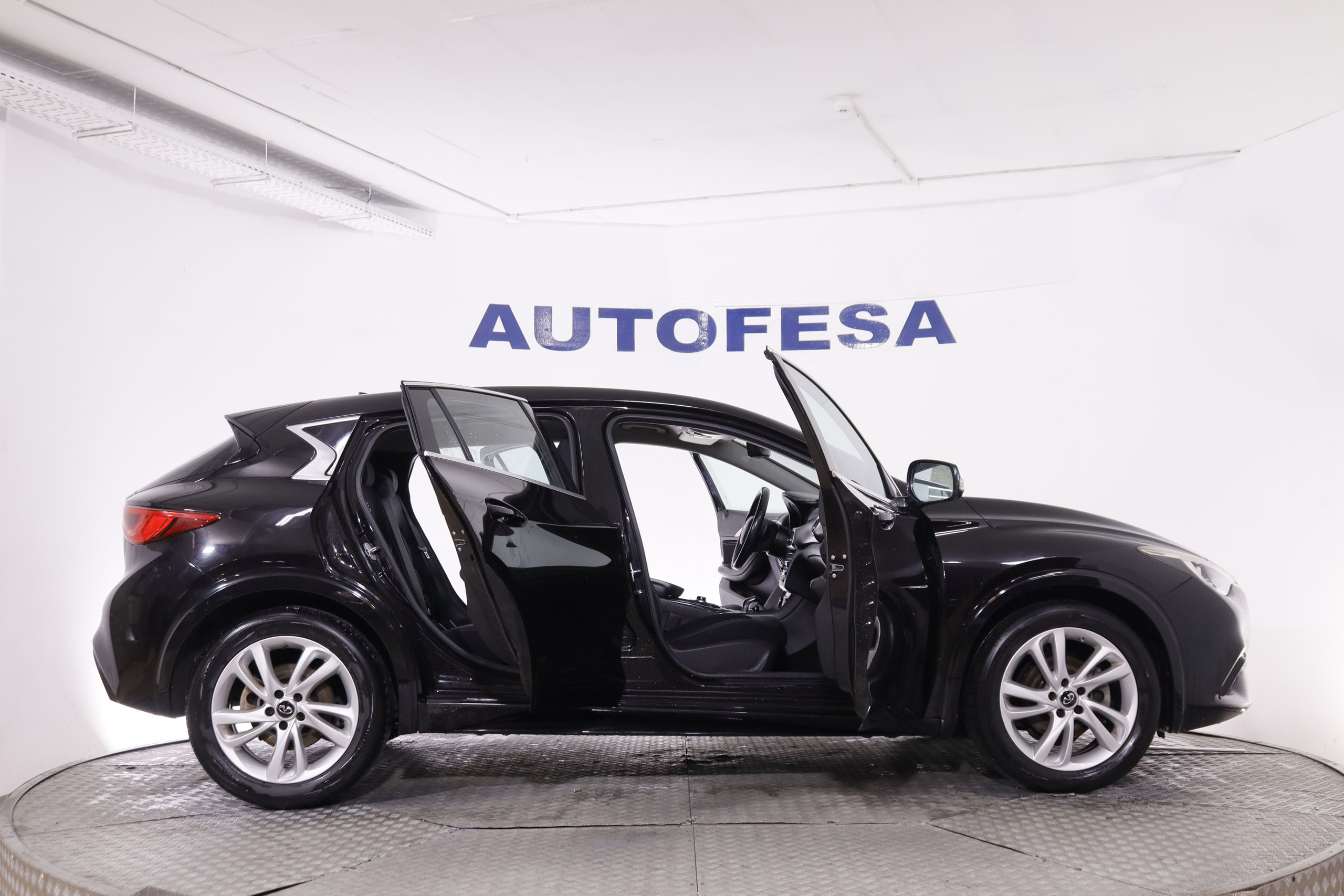 Infiniti Q30 1.5D PREMIUM AUTO 109CV 5P# NAVY, PARKTRONIC foto 11