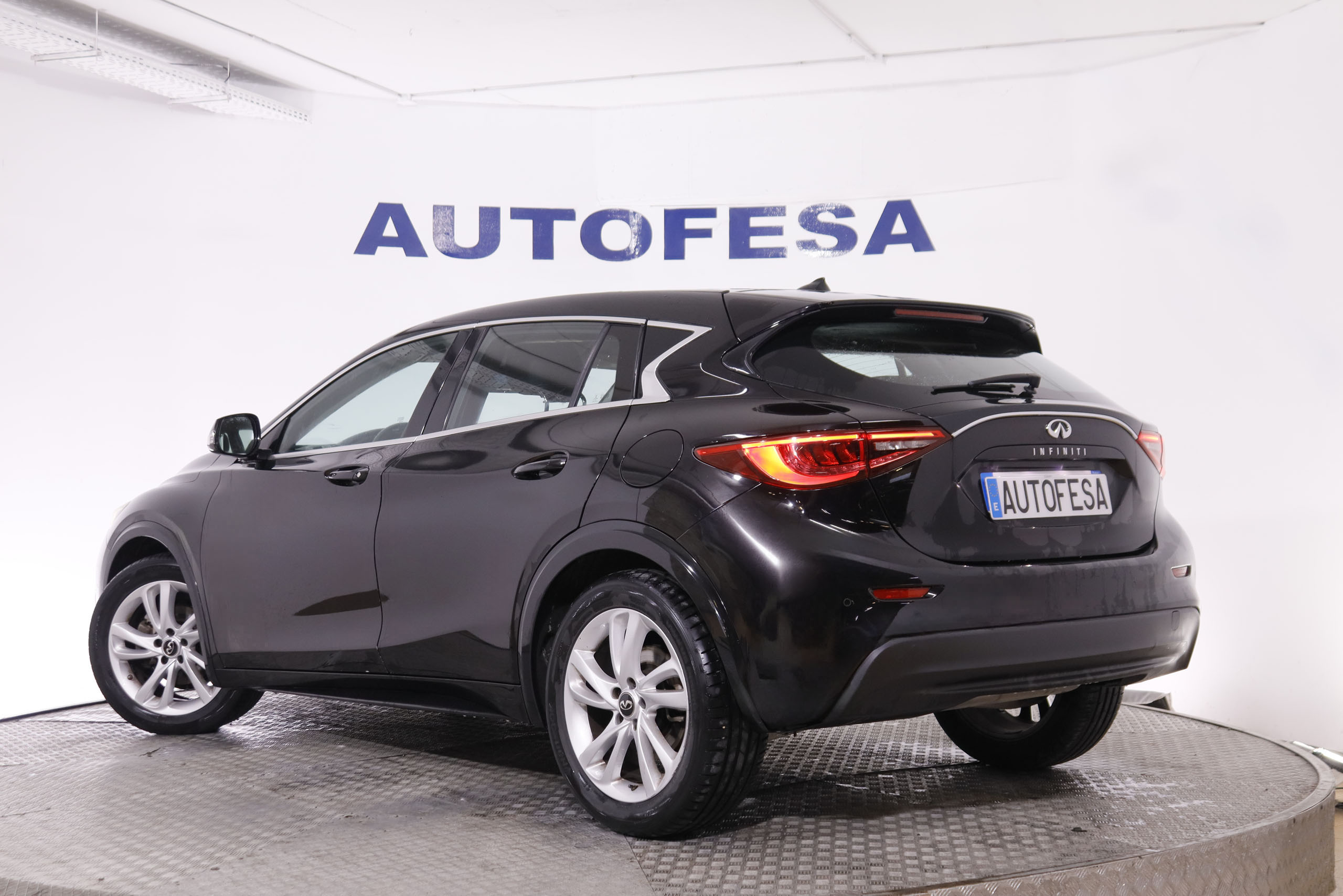 Infiniti Q30 1.5D PREMIUM AUTO 109CV 5P# NAVY, PARKTRONIC foto 5