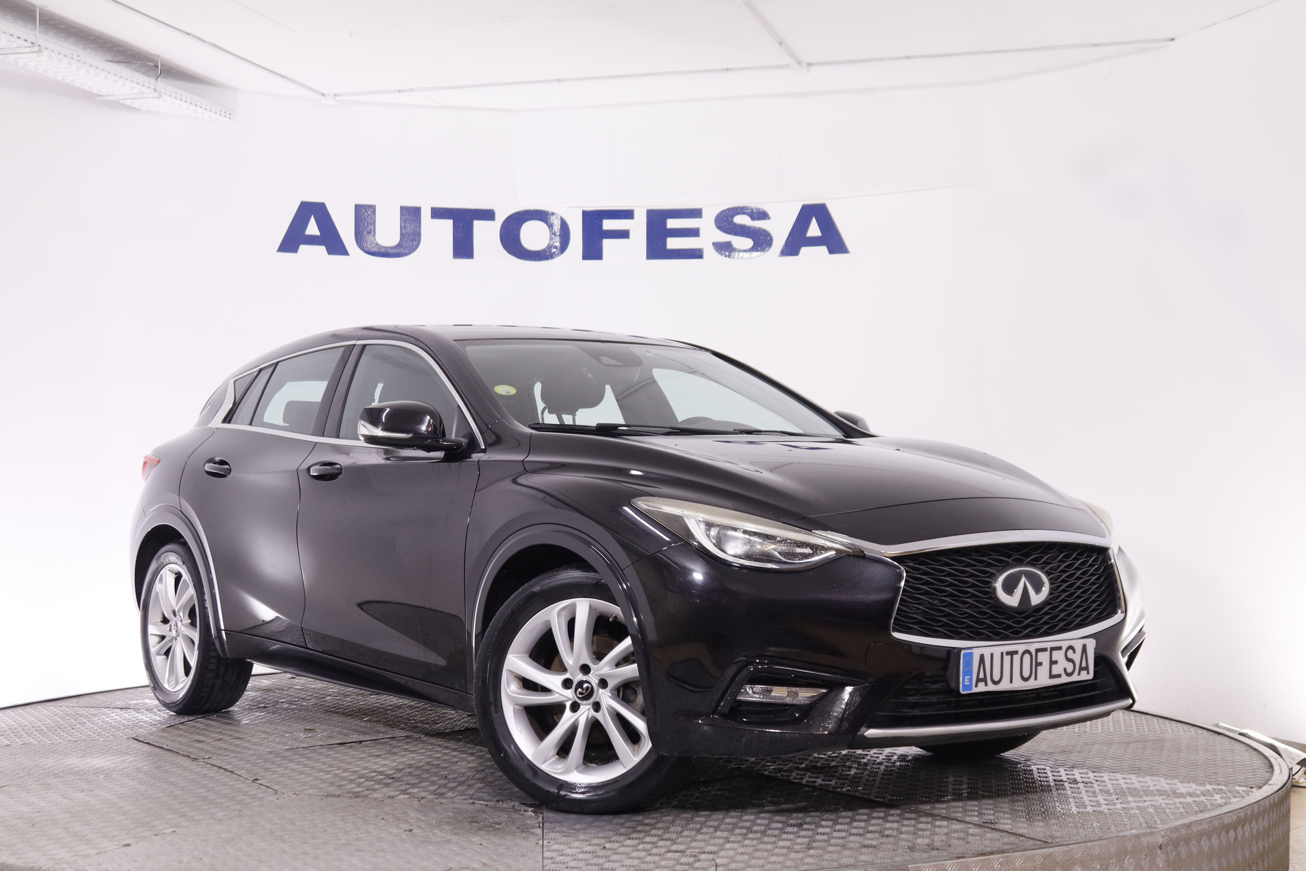 Infiniti Q30 1.5D PREMIUM AUTO 109CV 5P# NAVY, PARKTRONIC foto 3