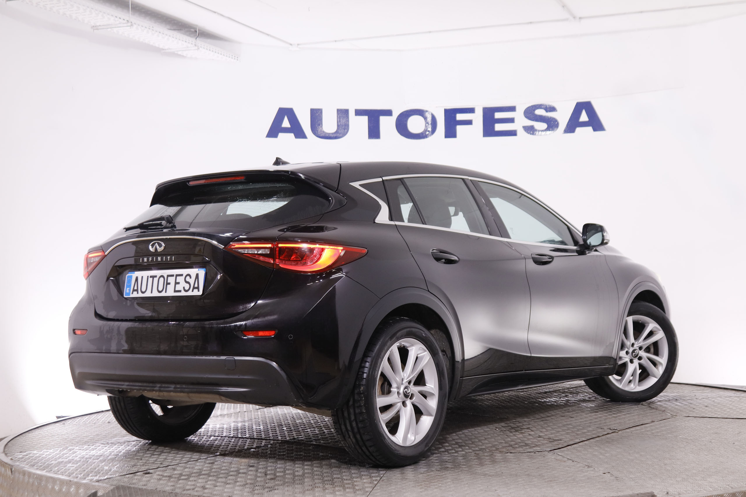 Infiniti Q30 1.5D PREMIUM AUTO 109CV 5P# NAVY, PARKTRONIC foto 9