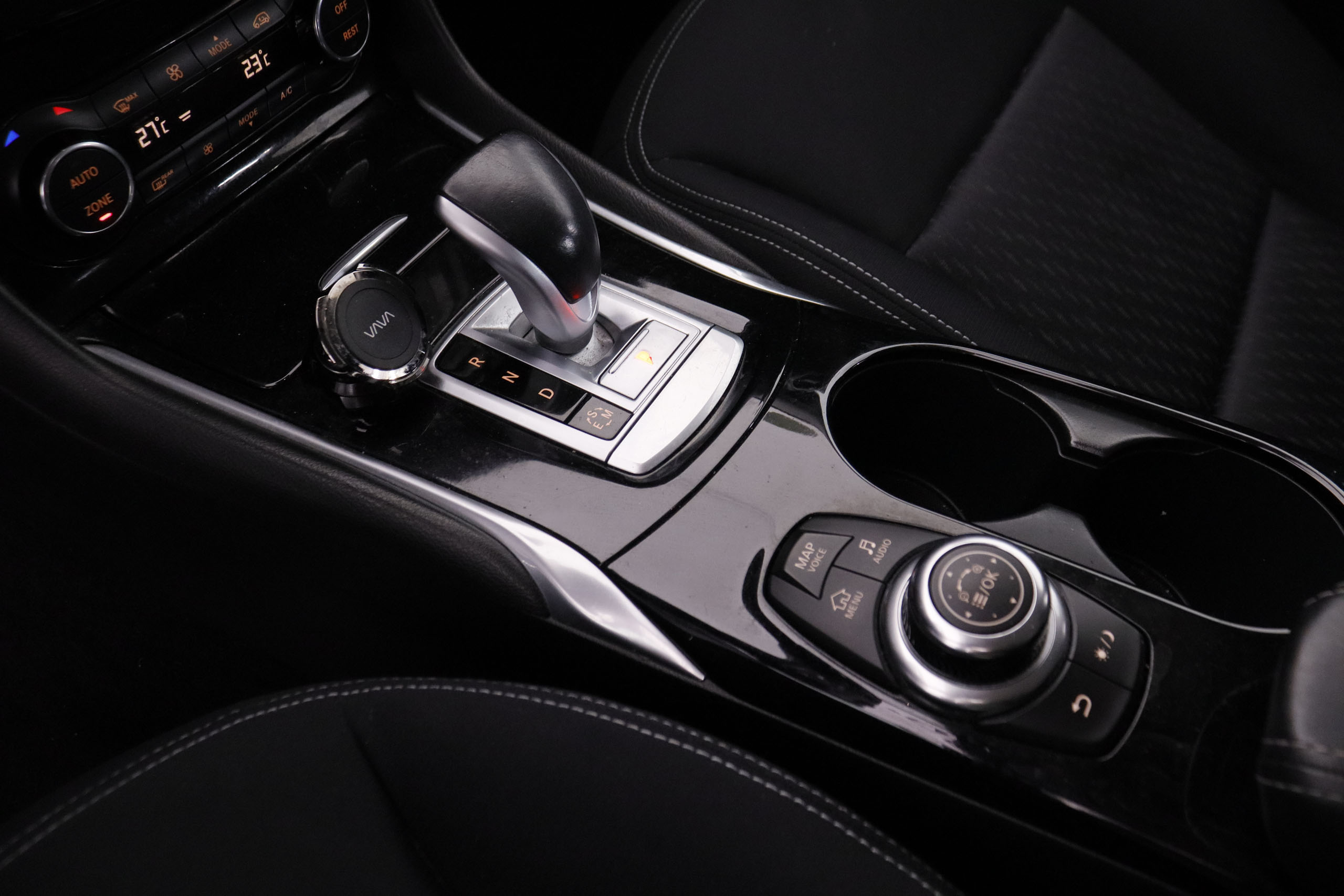 Infiniti Q30 1.5D PREMIUM AUTO 109CV 5P# NAVY, PARKTRONIC foto 22