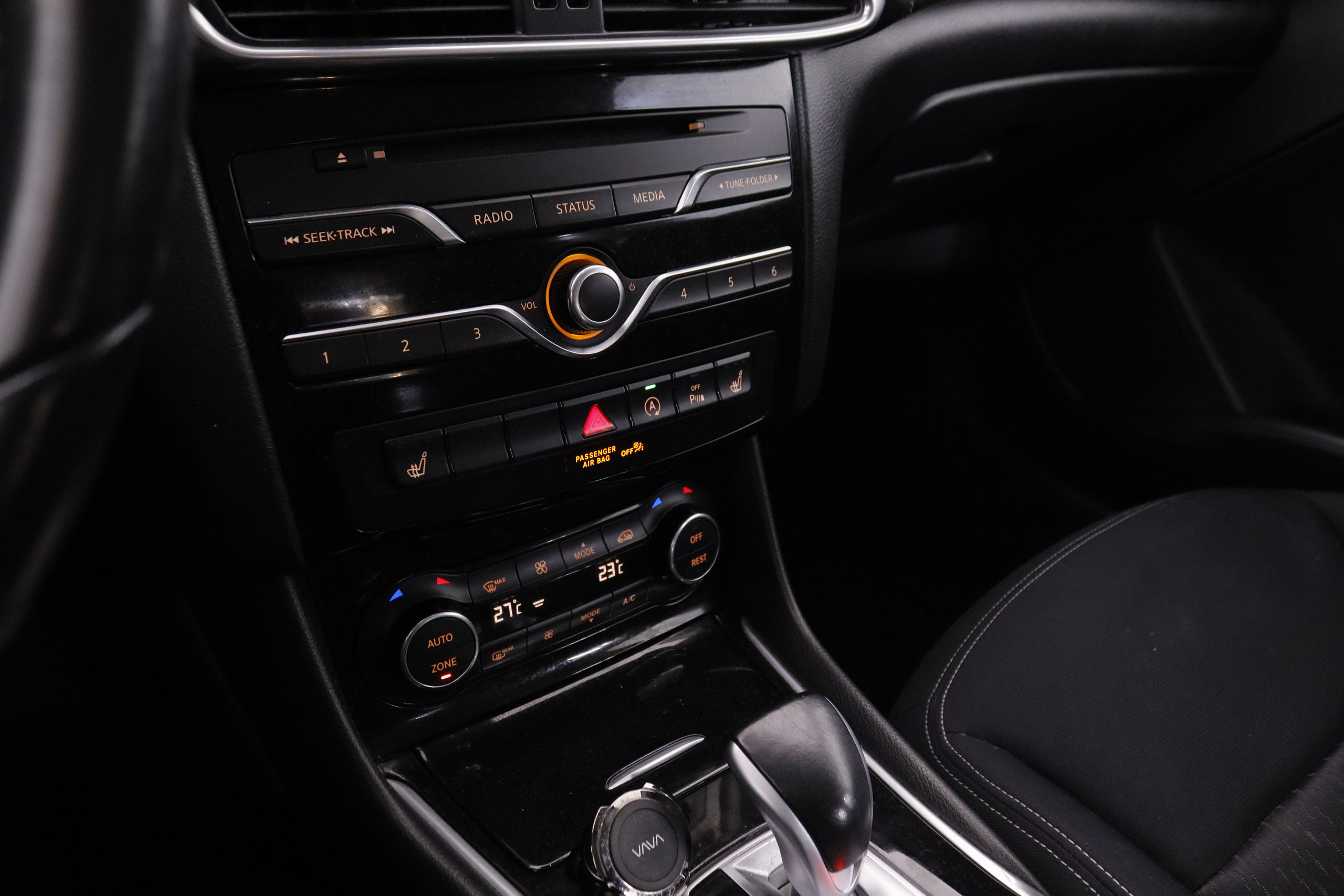 Infiniti Q30 1.5D PREMIUM AUTO 109CV 5P# NAVY, PARKTRONIC foto 21