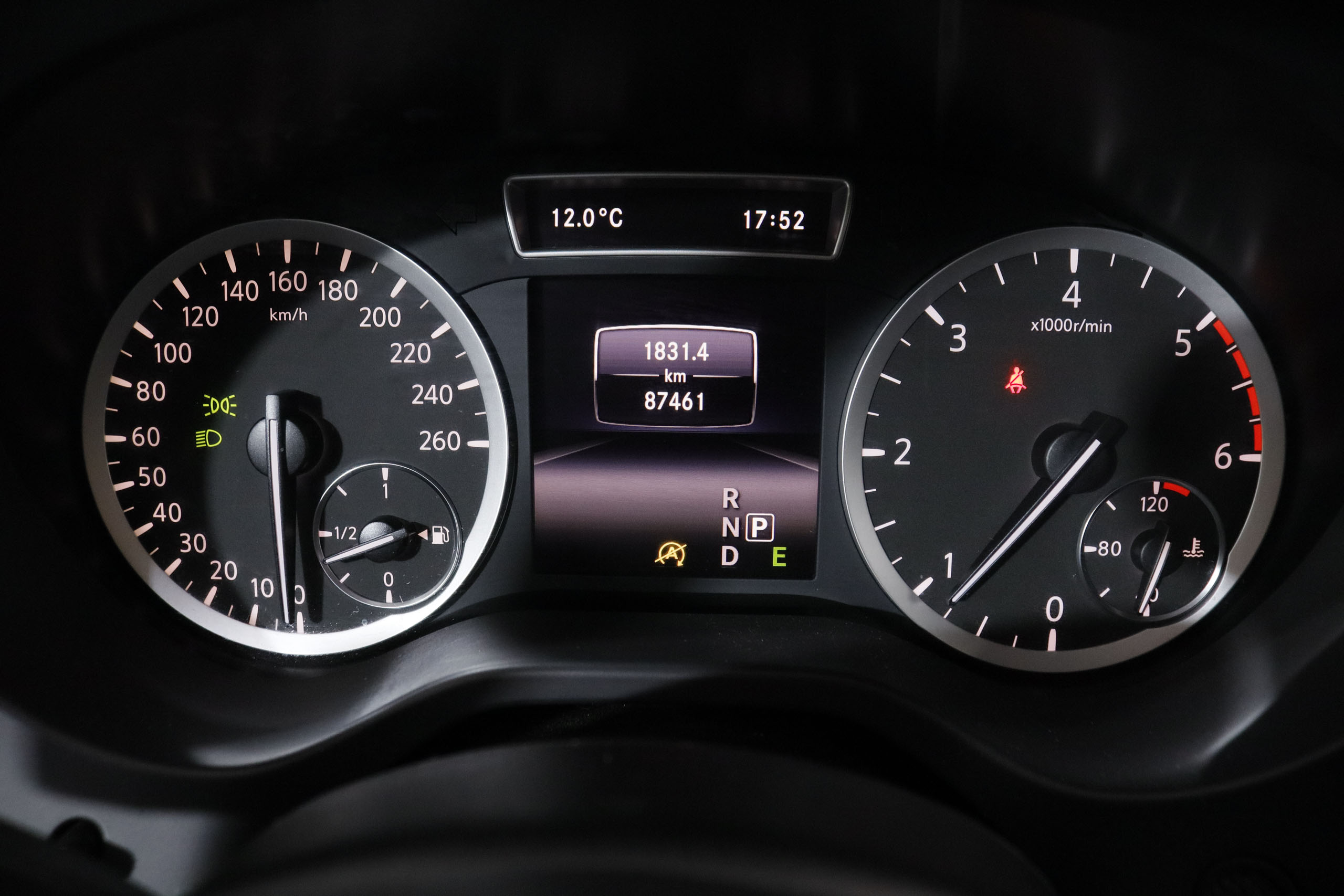 Infiniti Q30 1.5D PREMIUM AUTO 109CV 5P# NAVY, PARKTRONIC foto 18