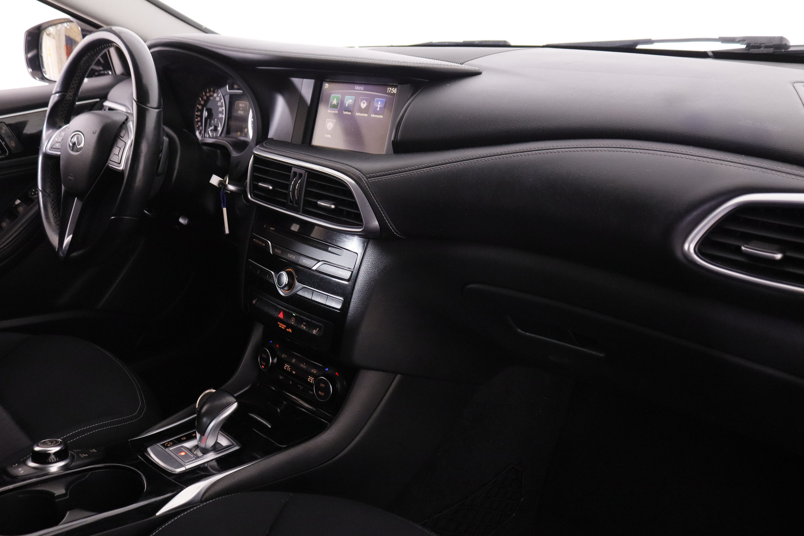 Infiniti Q30 1.5D PREMIUM AUTO 109CV 5P# NAVY, PARKTRONIC foto 15