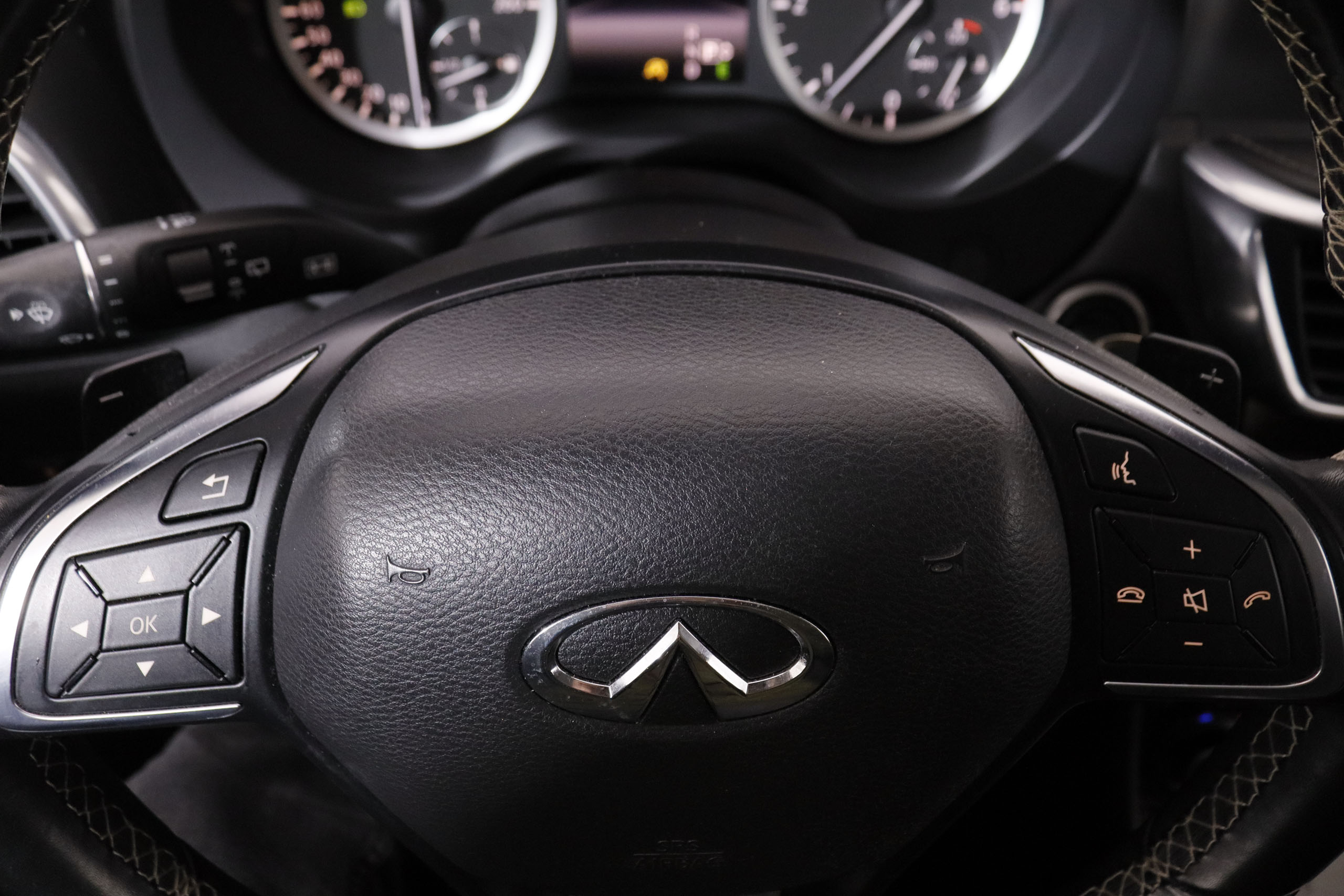 Infiniti Q30 1.5D PREMIUM AUTO 109CV 5P# NAVY, PARKTRONIC foto 17