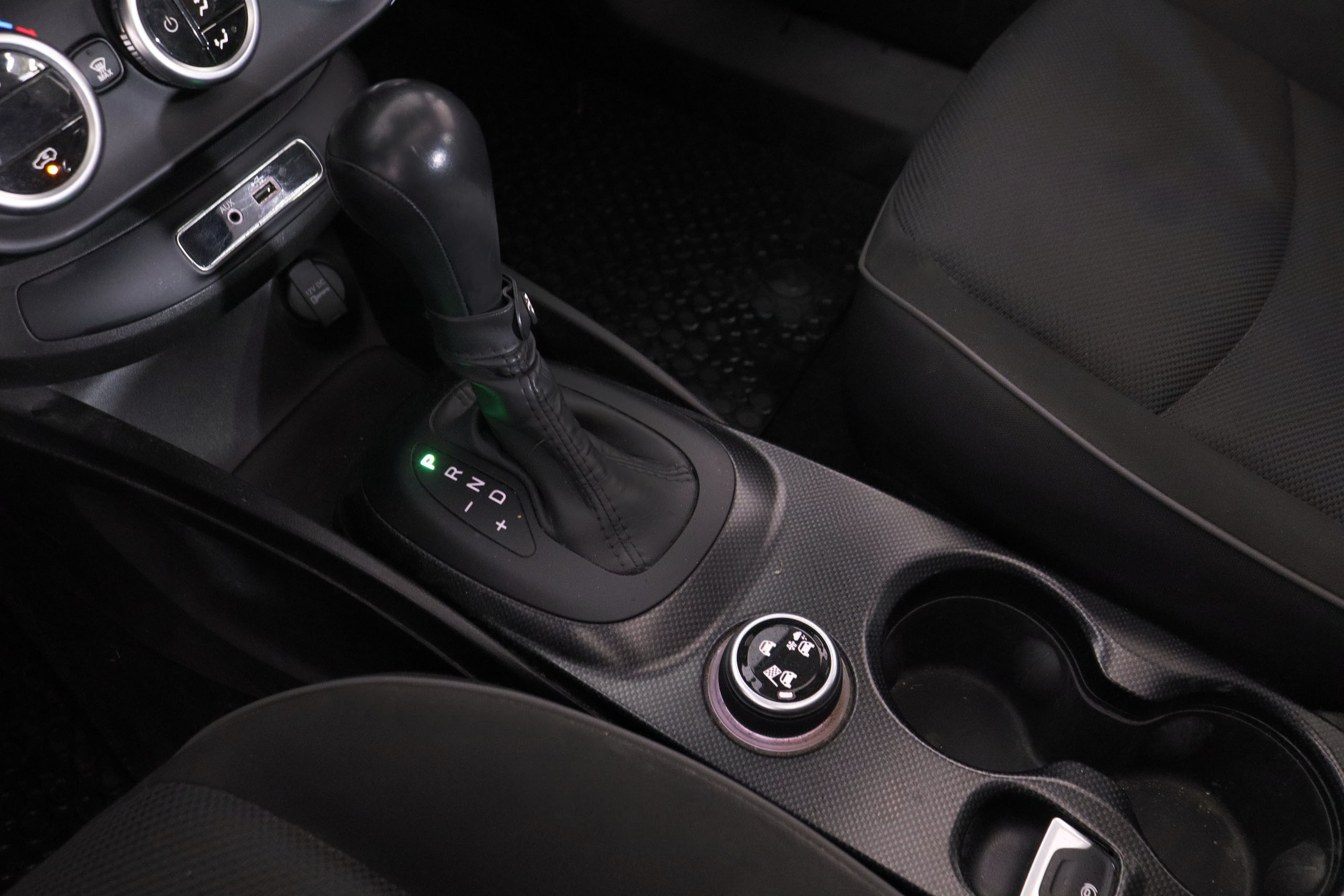 Fiat 500X 1.4 MULTIAIR AUTO POPSTAR 140CV 5P # TECHO ELEC PANORAMICO, NAVY foto 20