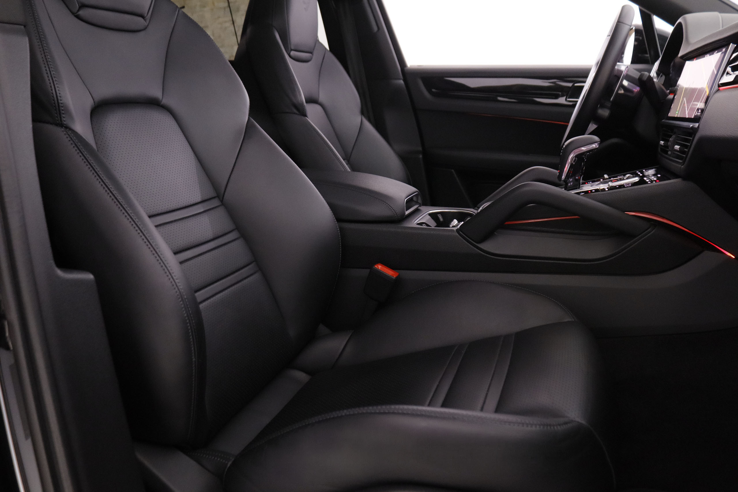 Porsche Cayenne 3.0 EHYBRID 4X4 462CV AUTO 5P # NAVY, CUERO, TECHO PANORAMICO, FAROS LED foto 29