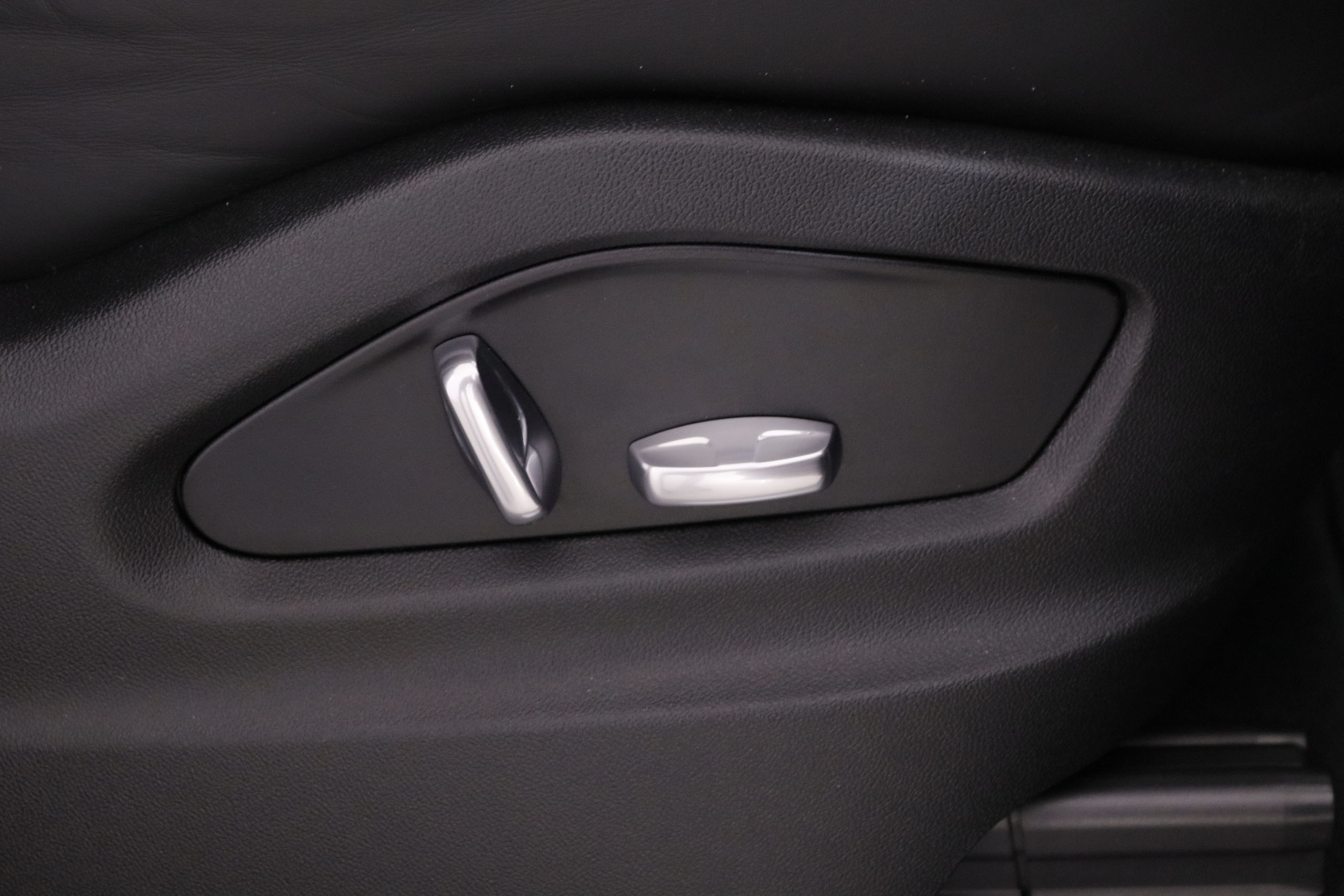 Porsche Cayenne 3.0 EHYBRID 4X4 462CV AUTO 5P # NAVY, CUERO, TECHO PANORAMICO, FAROS LED foto 30