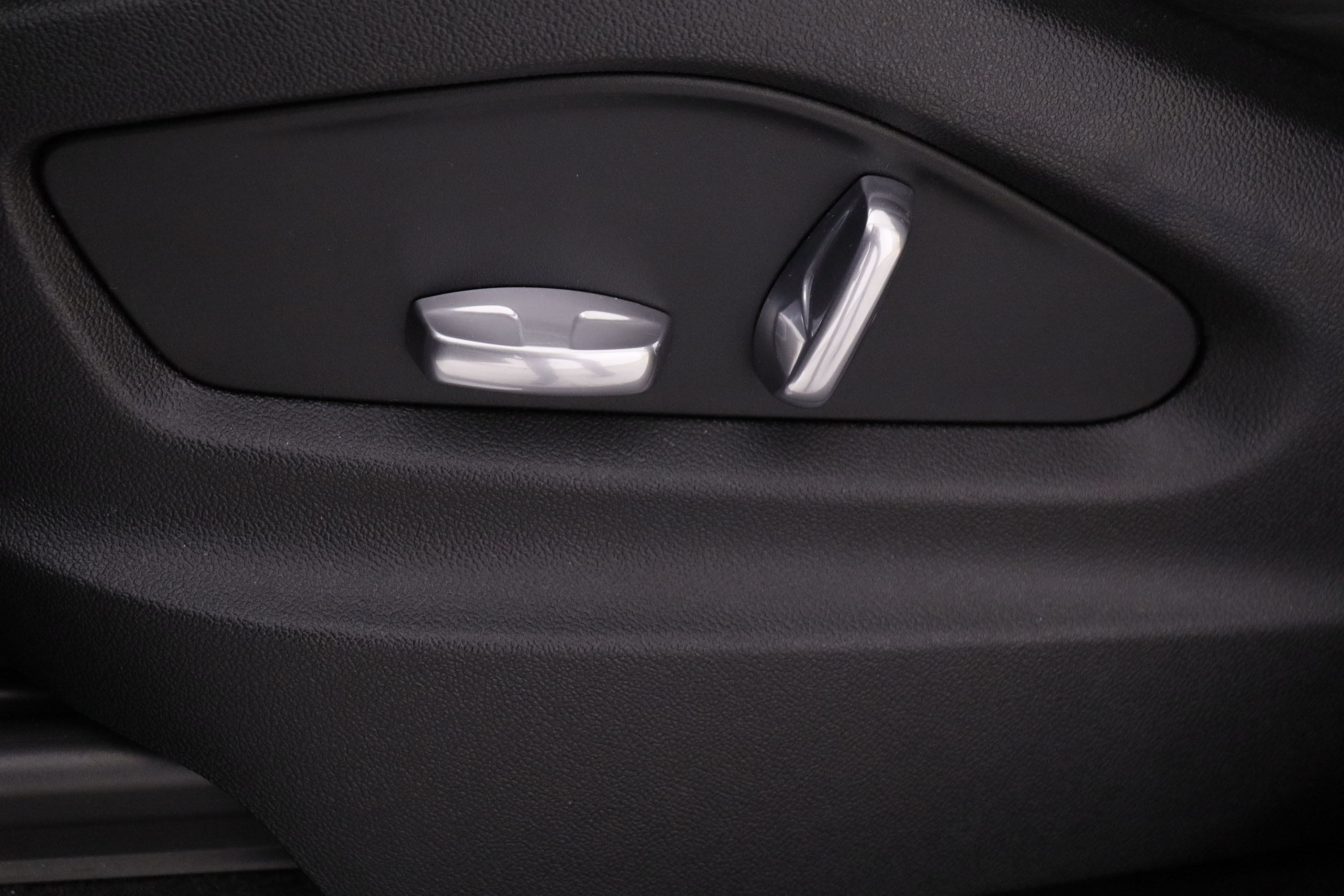 Porsche Cayenne 3.0 EHYBRID 4X4 462CV AUTO 5P # NAVY, CUERO, TECHO PANORAMICO, FAROS LED foto 28