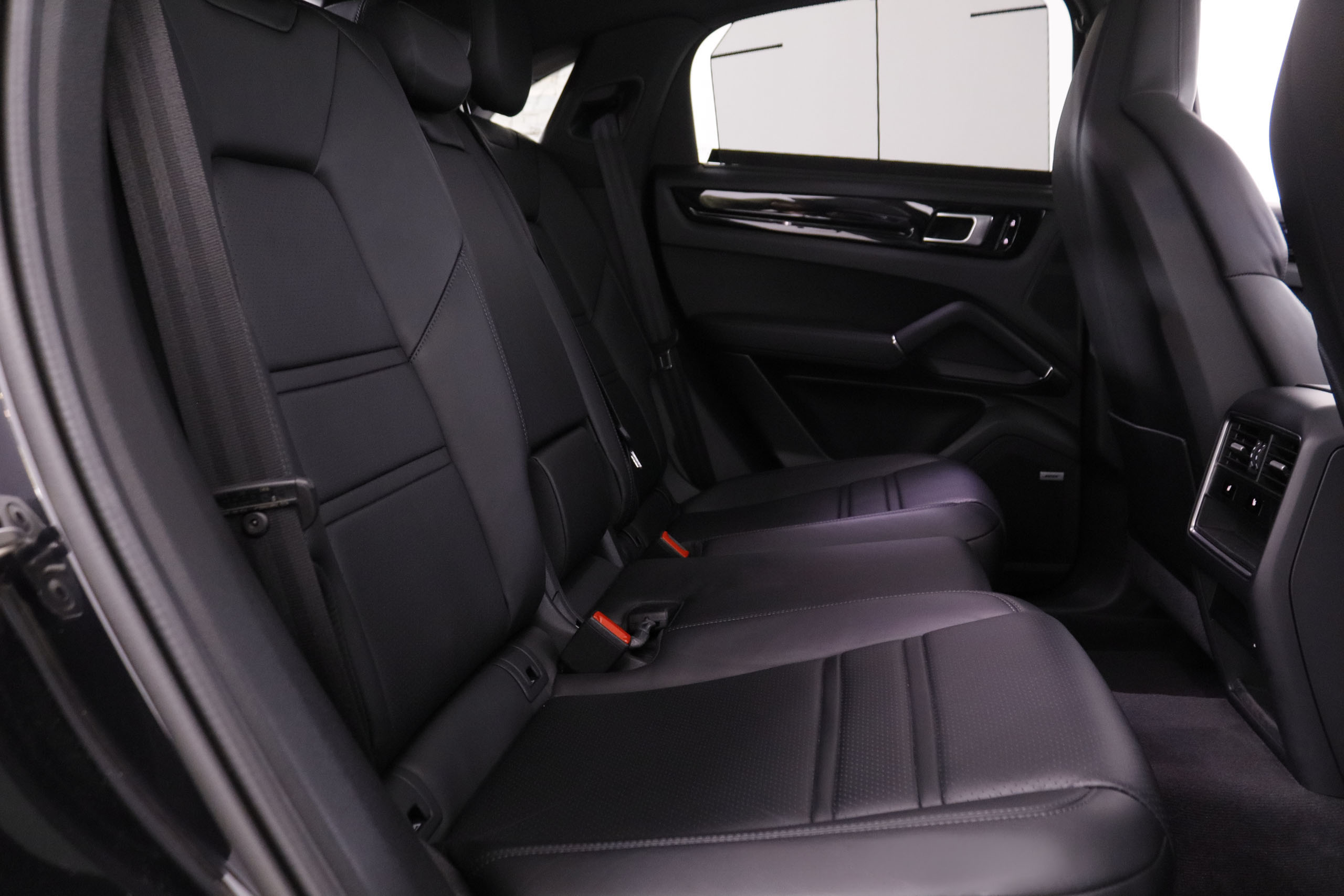 Porsche Cayenne 3.0 EHYBRID 4X4 462CV AUTO 5P # NAVY, CUERO, TECHO PANORAMICO, FAROS LED foto 31