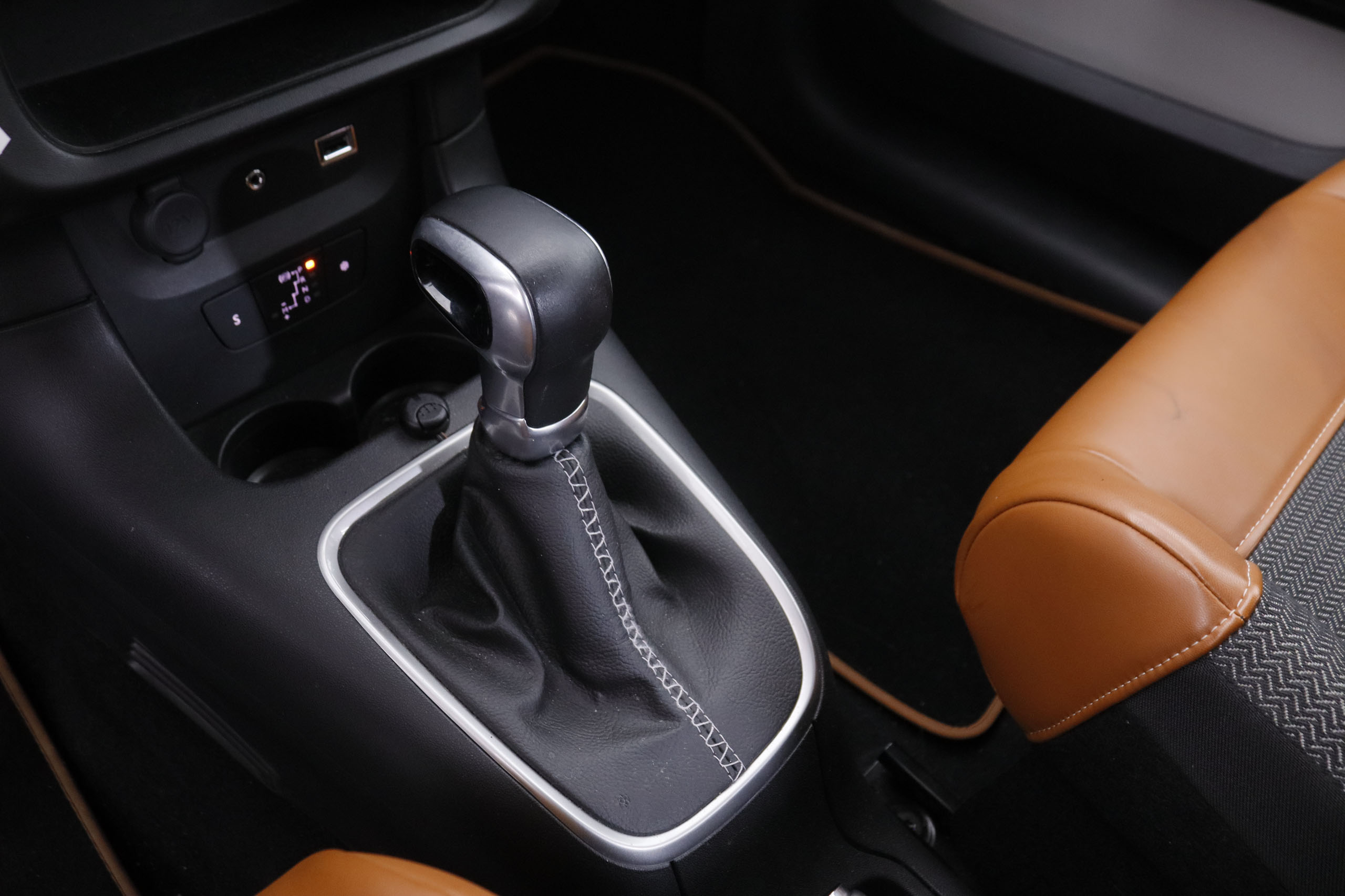 Citroen C3 1.2 PURETECH SHINE AUTO 110CV 5P # NAVY, PARKTRONIC foto 18