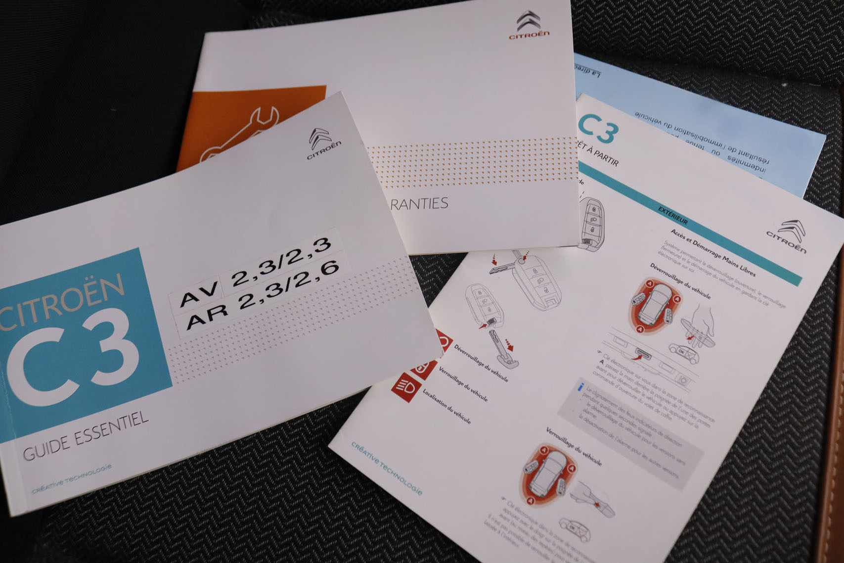 Citroen C3 1.2 PURETECH SHINE AUTO 110CV 5P # NAVY, PARKTRONIC foto 27