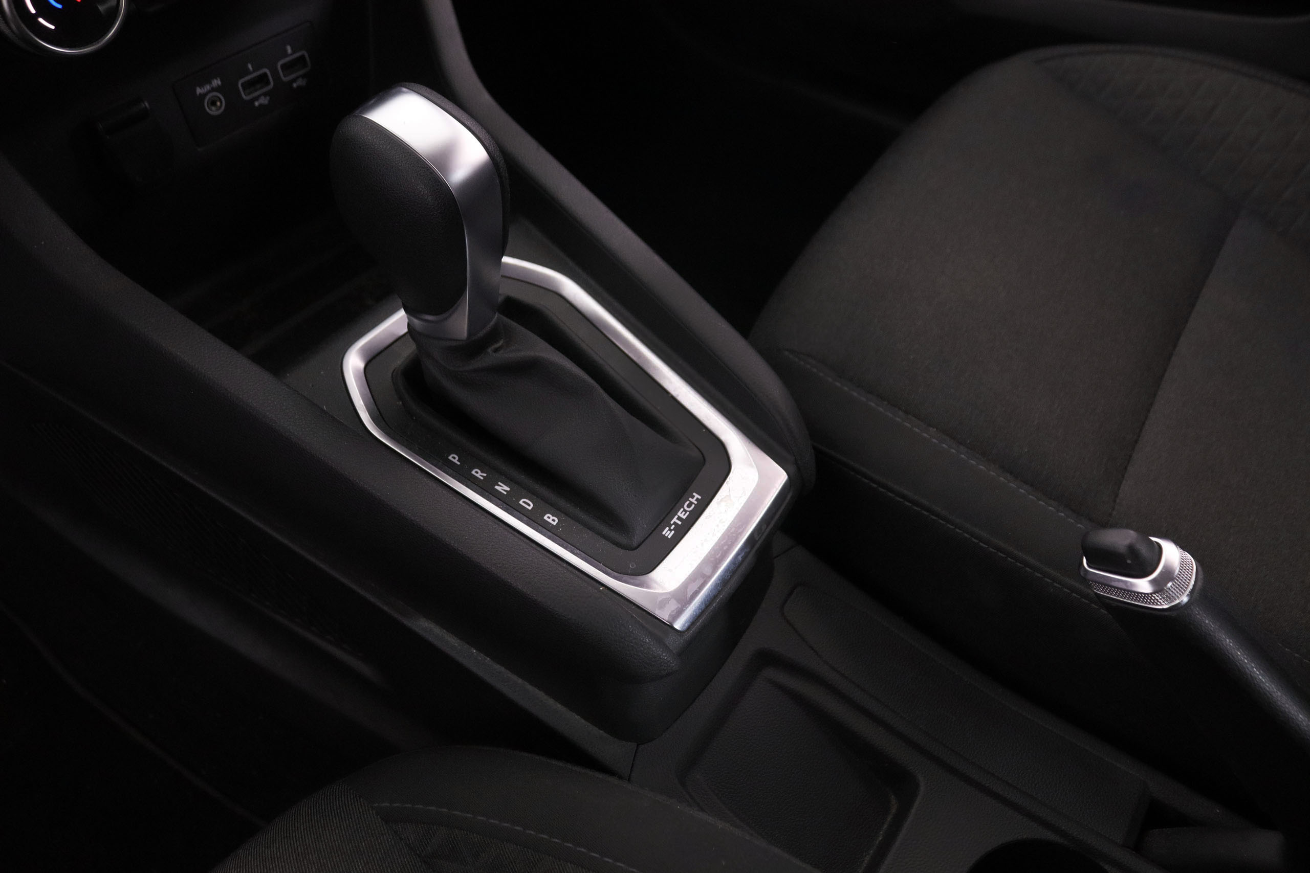 Renault Clio 1.6 E TECH HYBRID BUSSINESS AUTO 140CV 5P # NAVY, BLUETOOTH 1.6 E TECH HYBRID BUSSINESS AUTO 140CV 5P # NAVY, BLUETOOTH foto 21