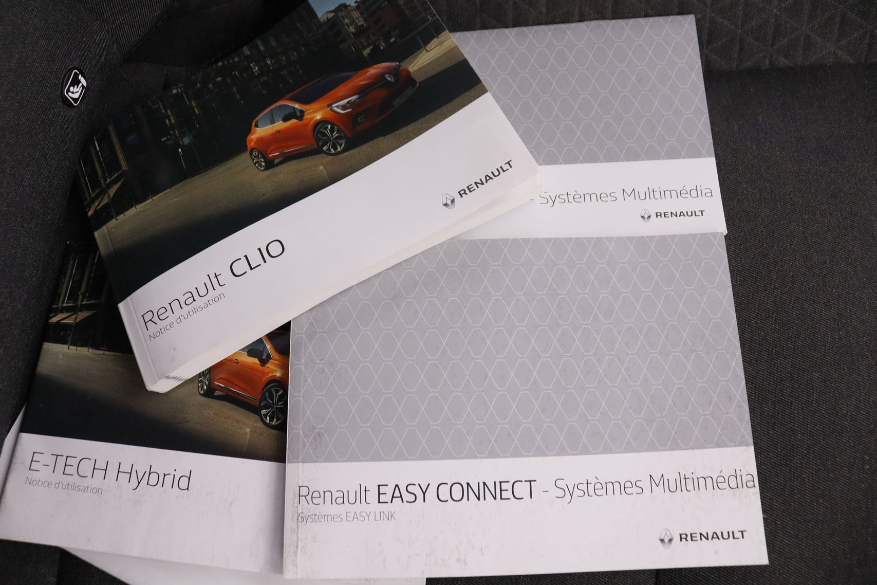 Renault Clio 1.6 E TECH HYBRID BUSSINESS AUTO 140CV 5P # NAVY, BLUETOOTH 1.6 E TECH HYBRID BUSSINESS AUTO 140CV 5P # NAVY, BLUETOOTH foto 25