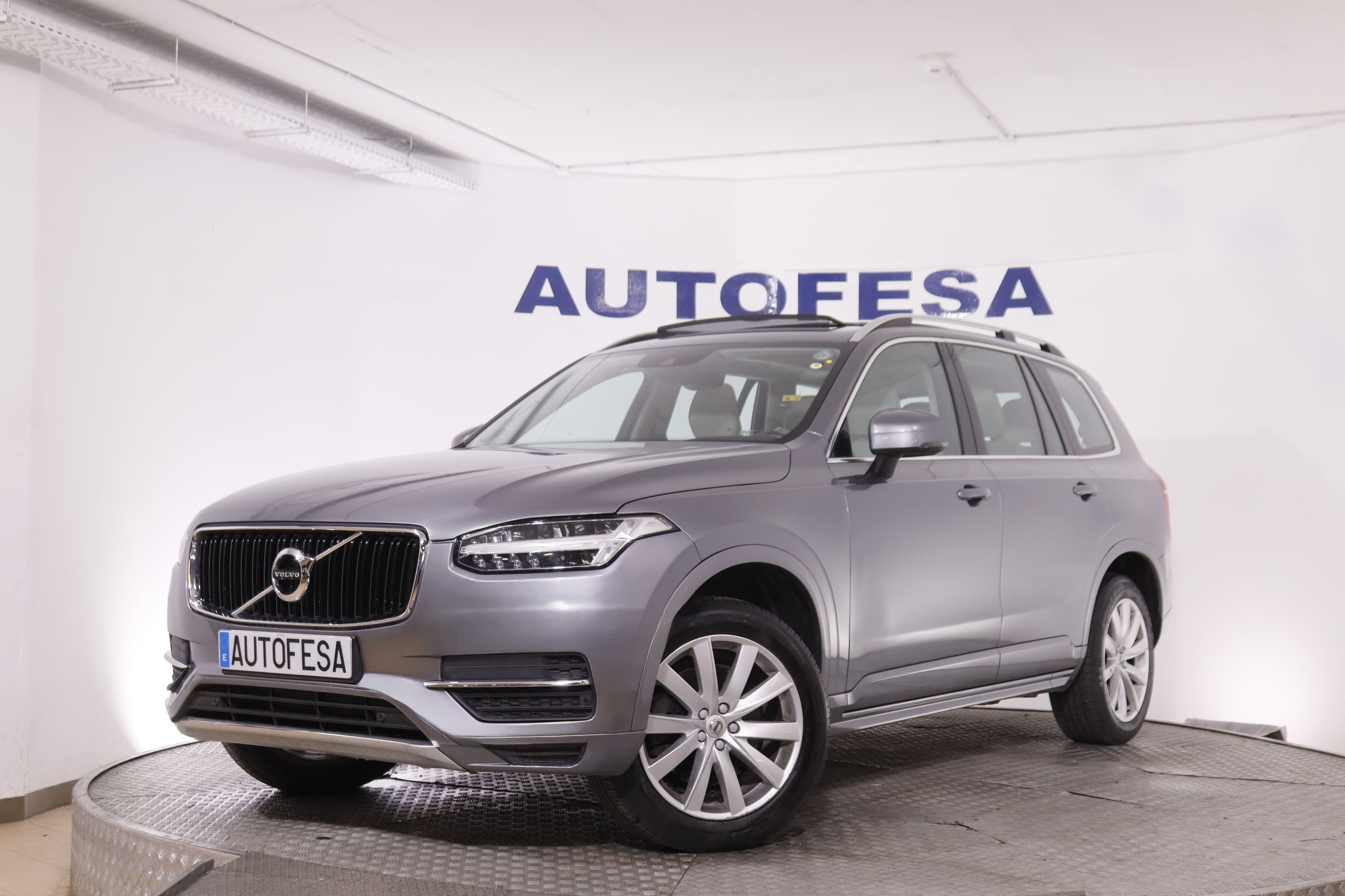 Volvo Xc 90 2.0 D5 AWD MOMENTUM AUTO 225CV 7 PLAZAS 5P # IVA DEDUCIBLE, CUERO, TECHO ELEC PANORAMICO foto 1