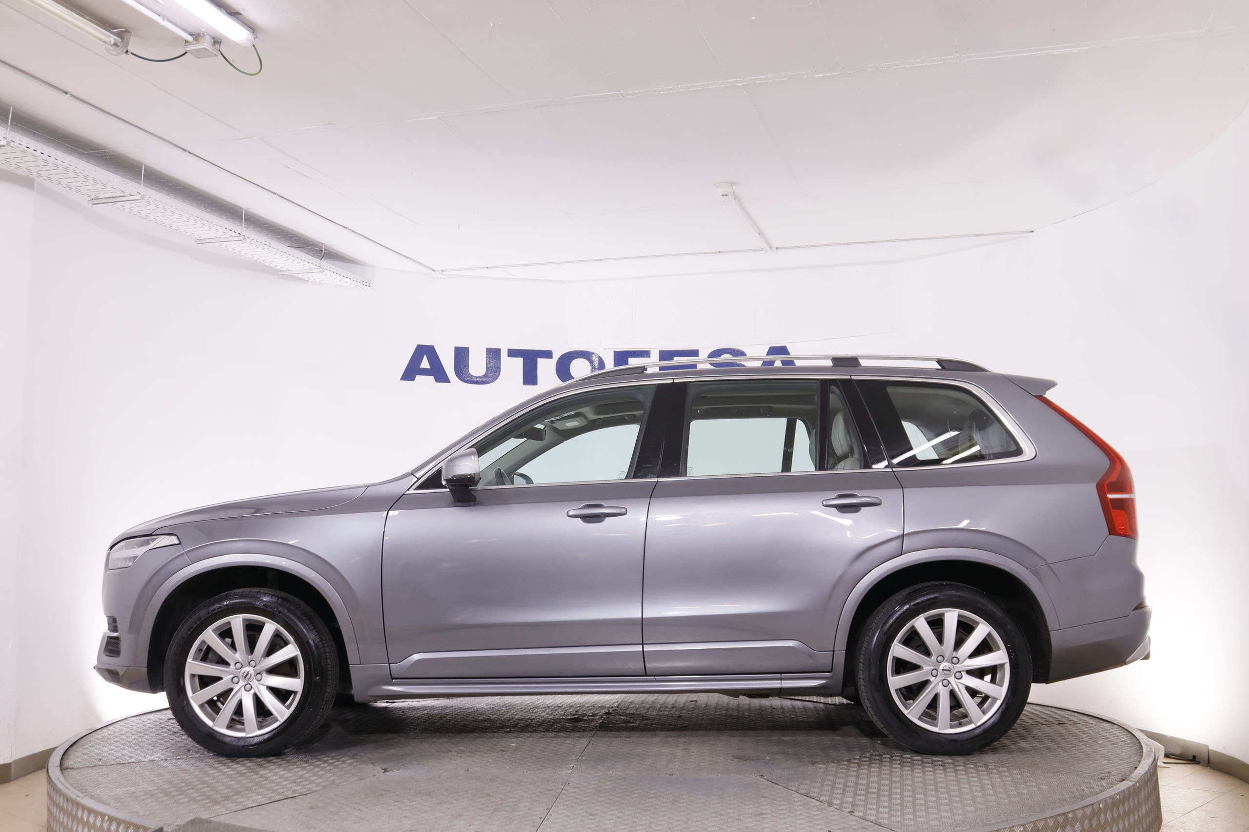 Volvo Xc 90 2.0 D5 AWD MOMENTUM AUTO 225CV 7 PLAZAS 5P # IVA DEDUCIBLE, CUERO, TECHO ELEC PANORAMICO foto 7