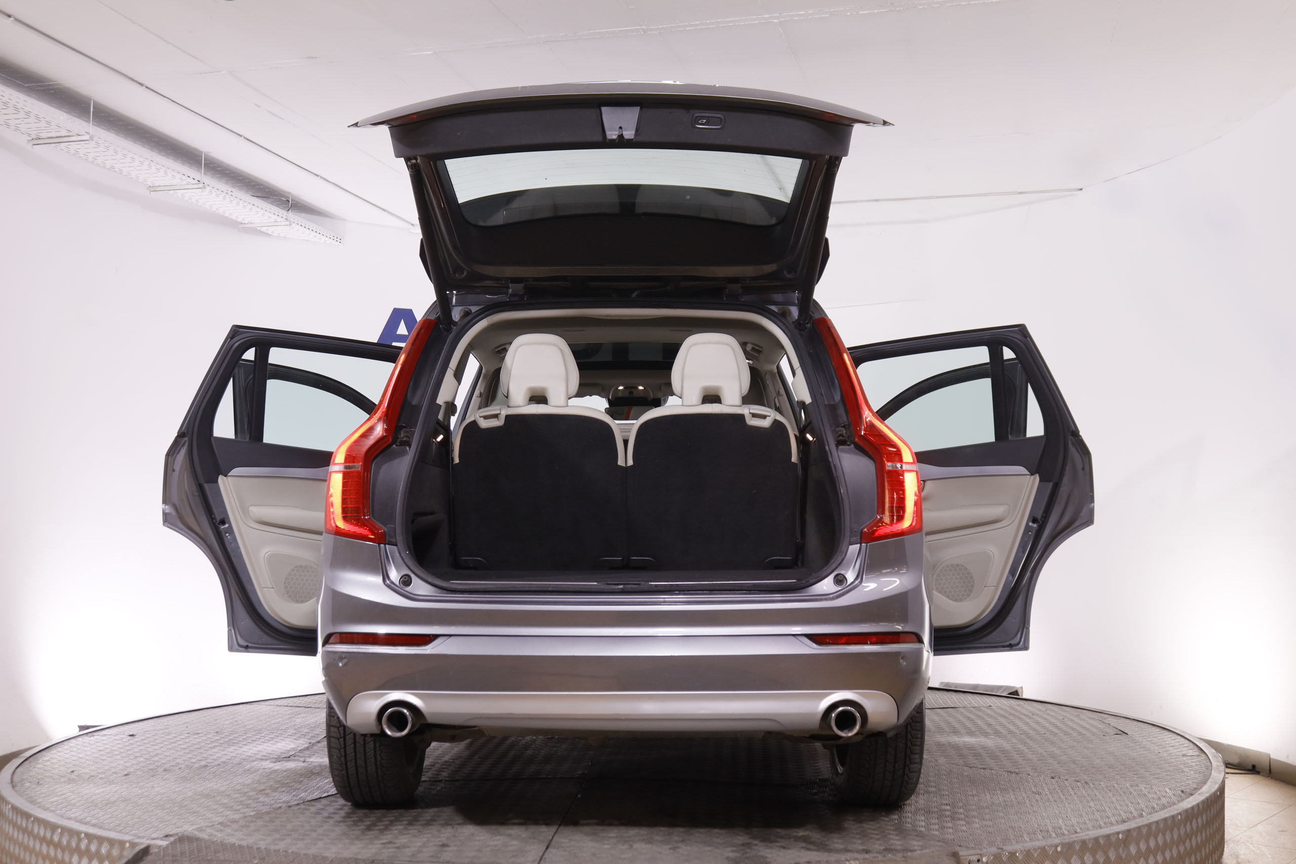 Volvo Xc 90 2.0 D5 AWD MOMENTUM AUTO 225CV 7 PLAZAS 5P # IVA DEDUCIBLE, CUERO, TECHO ELEC PANORAMICO foto 9