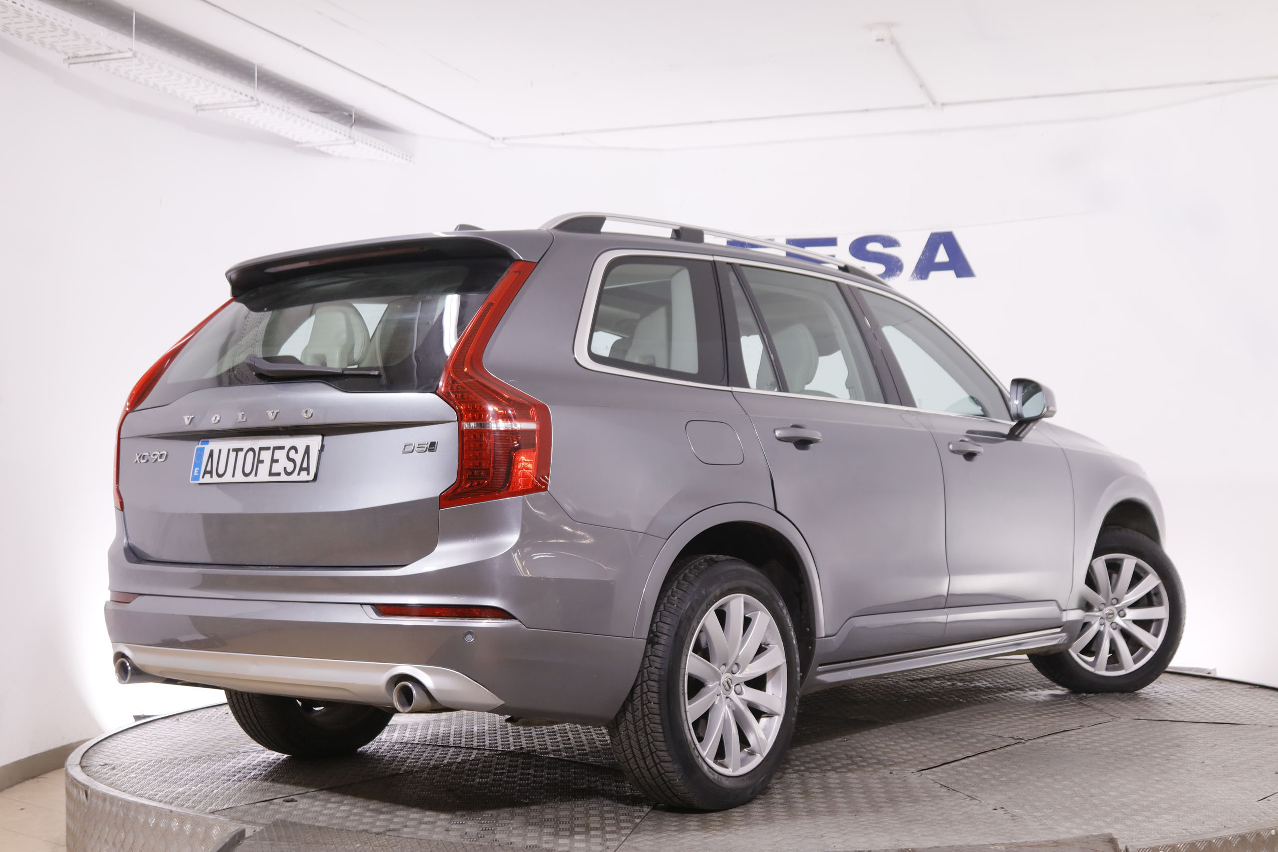 Volvo Xc 90 2.0 D5 AWD MOMENTUM AUTO 225CV 7 PLAZAS 5P # IVA DEDUCIBLE, CUERO, TECHO ELEC PANORAMICO foto 6