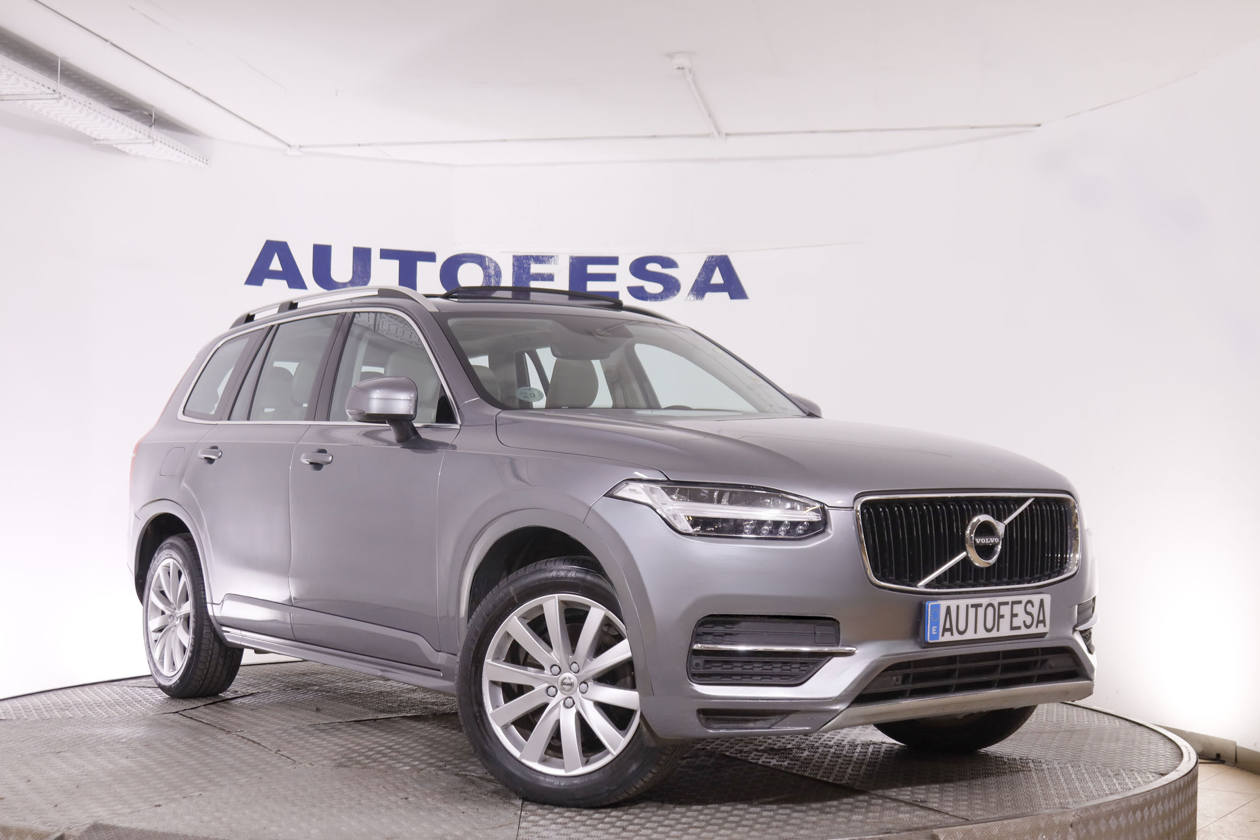 Volvo Xc 90 2.0 D5 AWD MOMENTUM AUTO 225CV 7 PLAZAS 5P # IVA DEDUCIBLE, CUERO, TECHO ELEC PANORAMICO foto 2