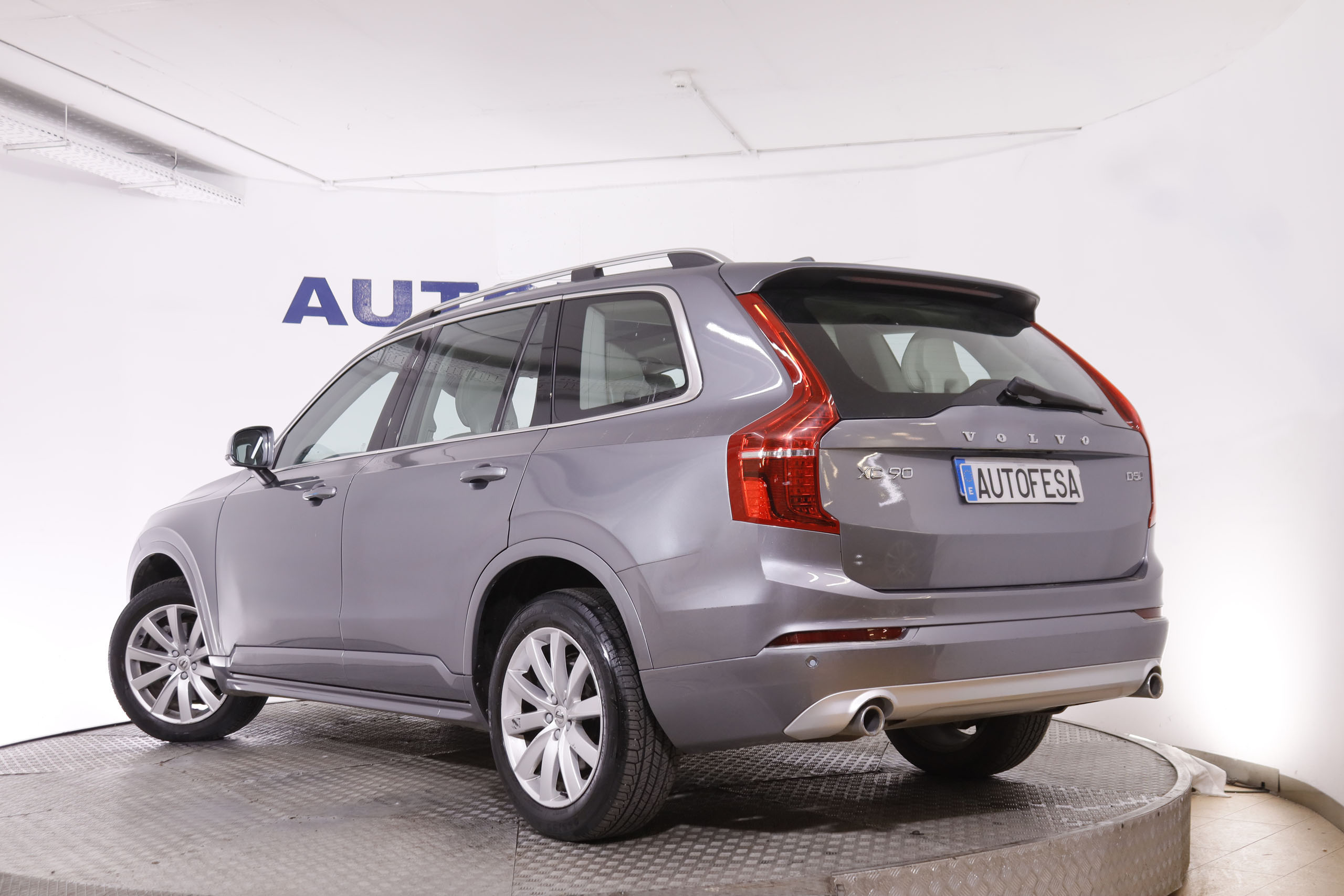 Volvo Xc 90 2.0 D5 AWD MOMENTUM AUTO 225CV 7 PLAZAS 5P # IVA DEDUCIBLE, CUERO, TECHO ELEC PANORAMICO foto 3