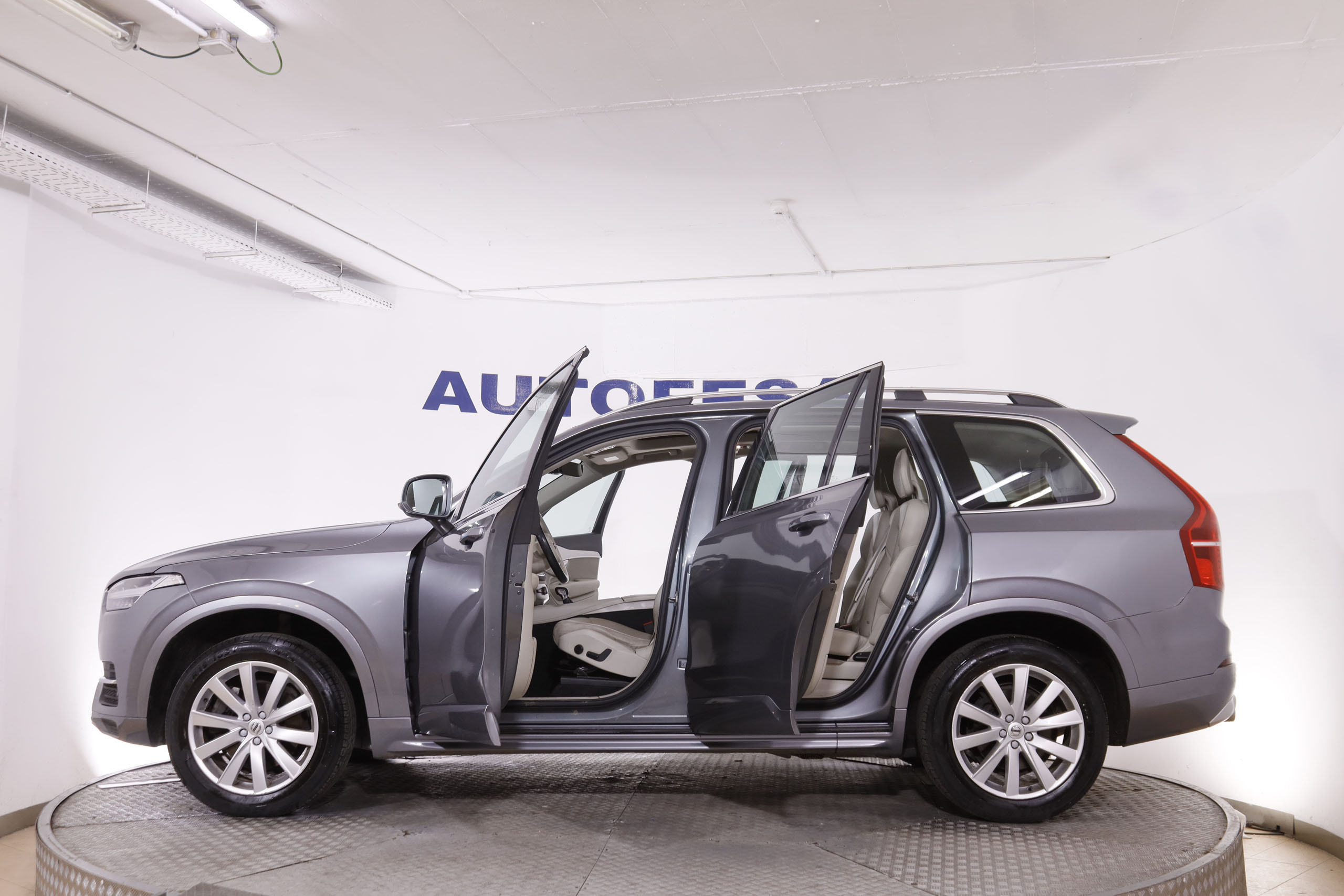Volvo Xc 90 2.0 D5 AWD MOMENTUM AUTO 225CV 7 PLAZAS 5P # IVA DEDUCIBLE, CUERO, TECHO ELEC PANORAMICO foto 10
