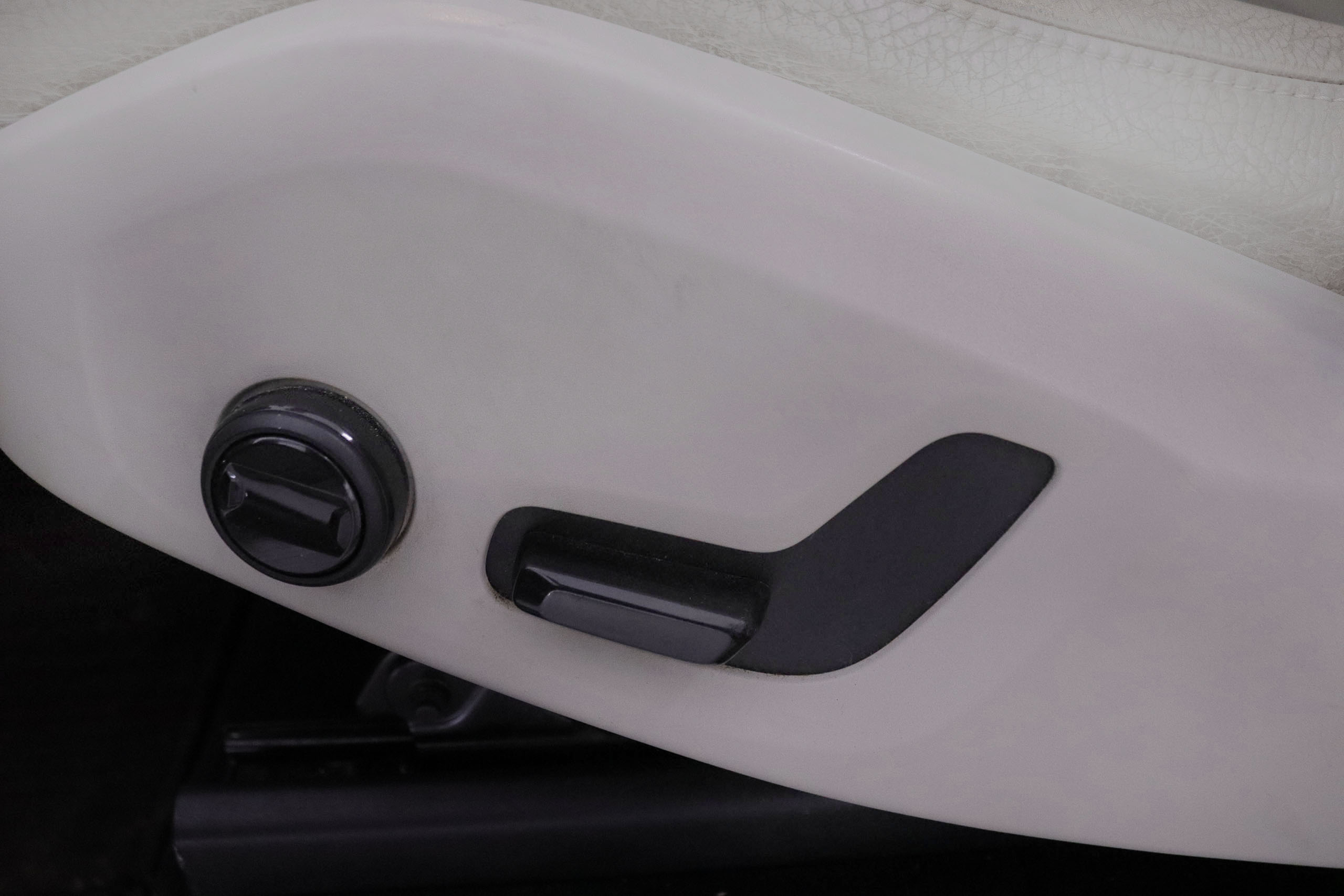 Volvo Xc 90 2.0 D5 AWD MOMENTUM AUTO 225CV 7 PLAZAS 5P # IVA DEDUCIBLE, CUERO, TECHO ELEC PANORAMICO foto 24