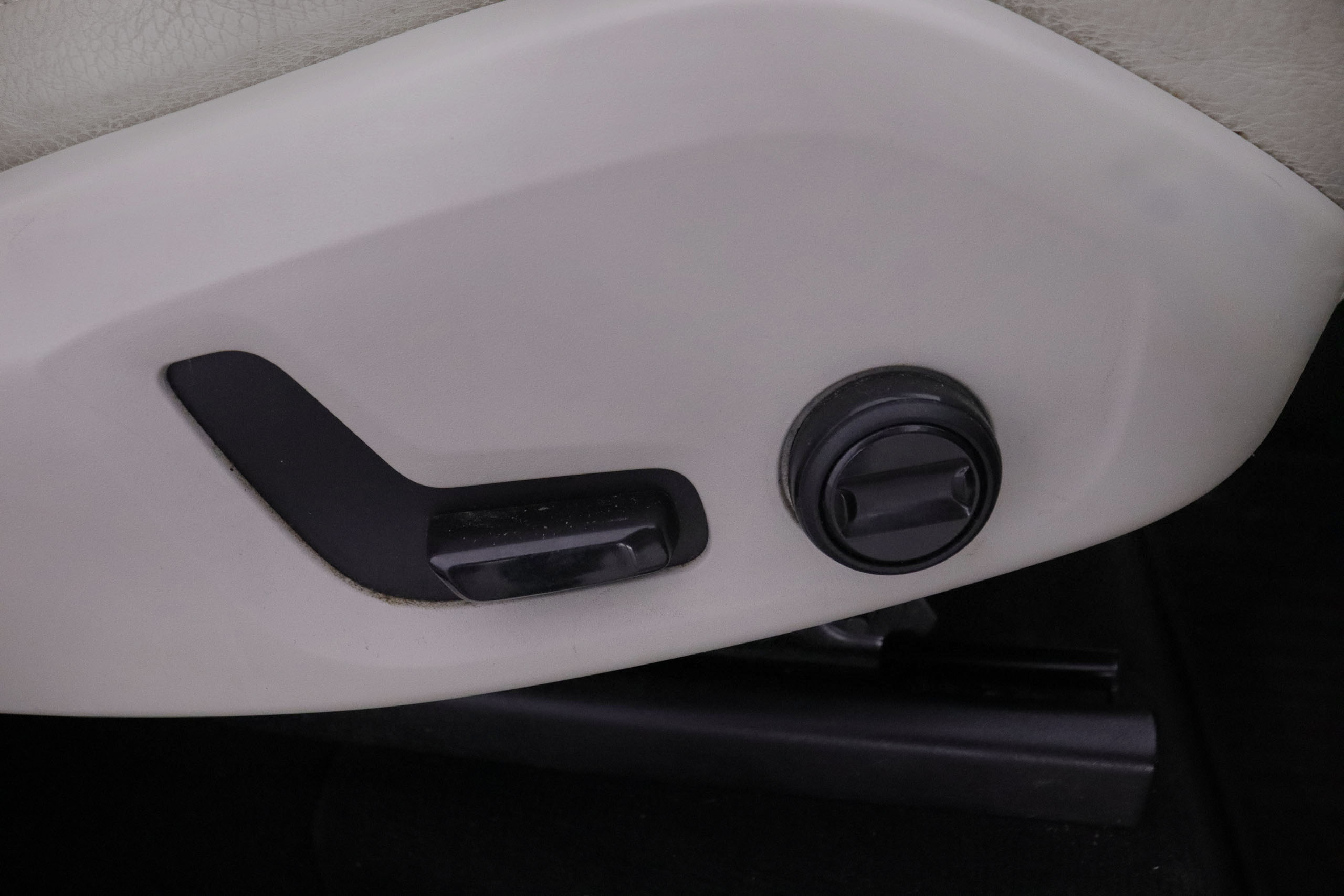 Volvo Xc 90 2.0 D5 AWD MOMENTUM AUTO 225CV 7 PLAZAS 5P # IVA DEDUCIBLE, CUERO, TECHO ELEC PANORAMICO foto 26