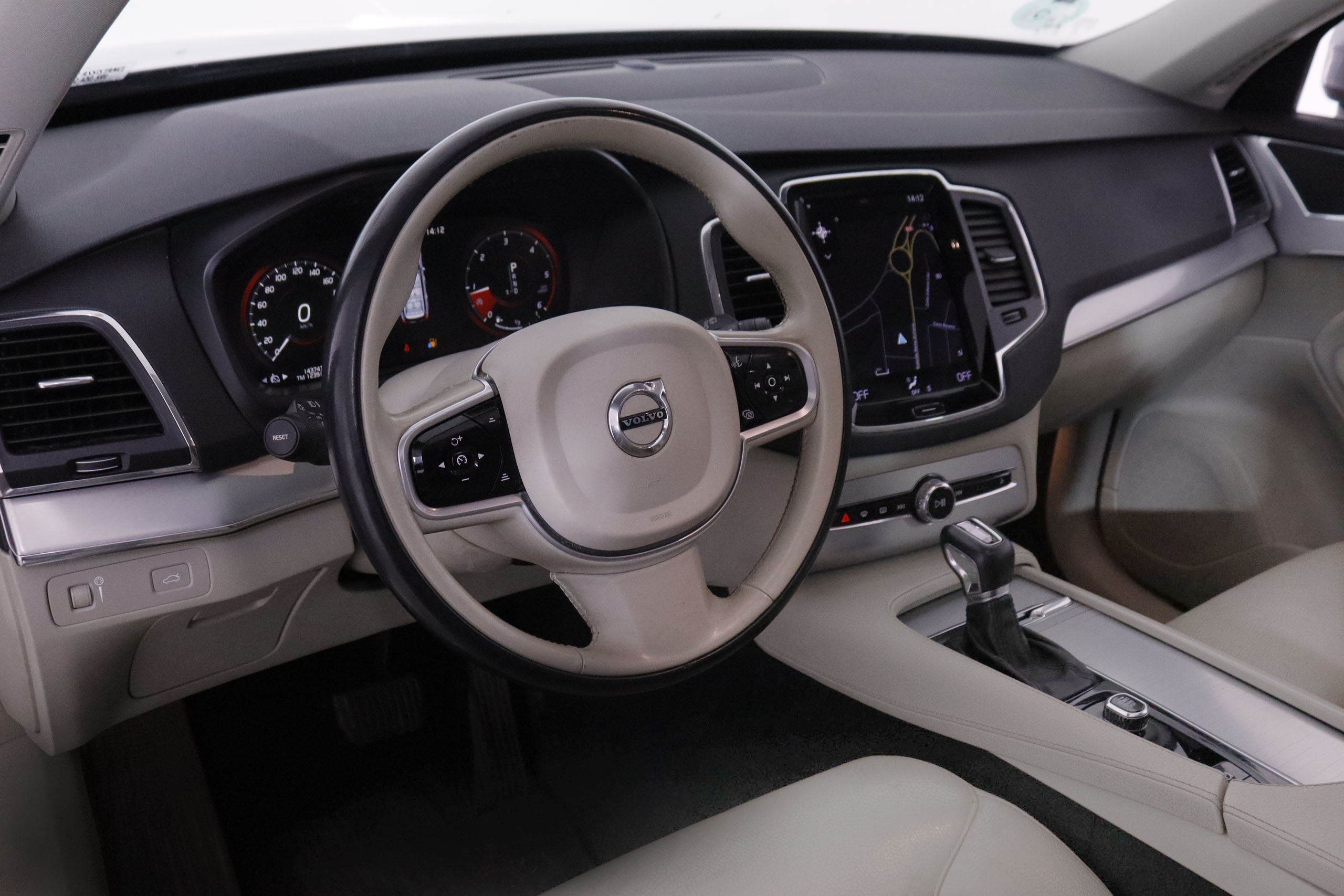 Volvo Xc 90 2.0 D5 AWD MOMENTUM AUTO 225CV 7 PLAZAS 5P # IVA DEDUCIBLE, CUERO, TECHO ELEC PANORAMICO foto 13