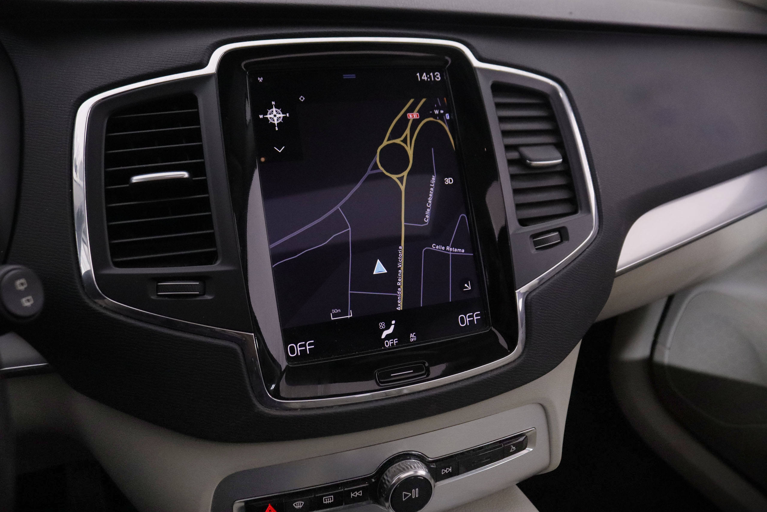 Volvo Xc 90 2.0 D5 AWD MOMENTUM AUTO 225CV 7 PLAZAS 5P # IVA DEDUCIBLE, CUERO, TECHO ELEC PANORAMICO foto 18