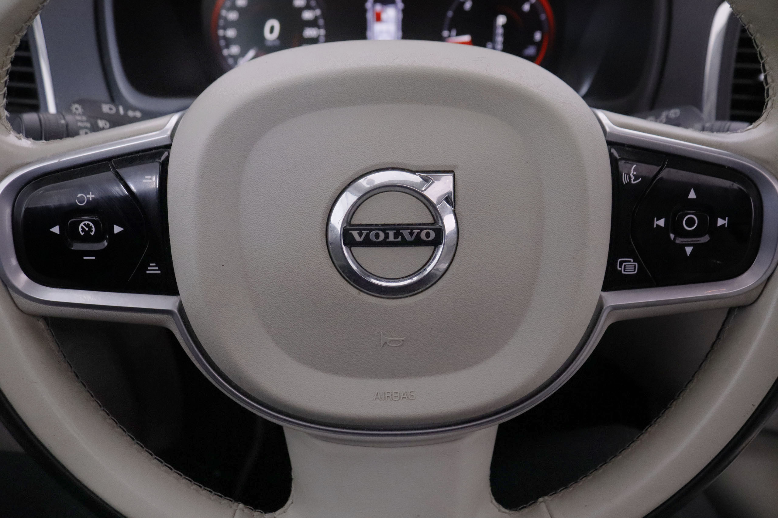 Volvo Xc 90 2.0 D5 AWD MOMENTUM AUTO 225CV 7 PLAZAS 5P # IVA DEDUCIBLE, CUERO, TECHO ELEC PANORAMICO foto 15