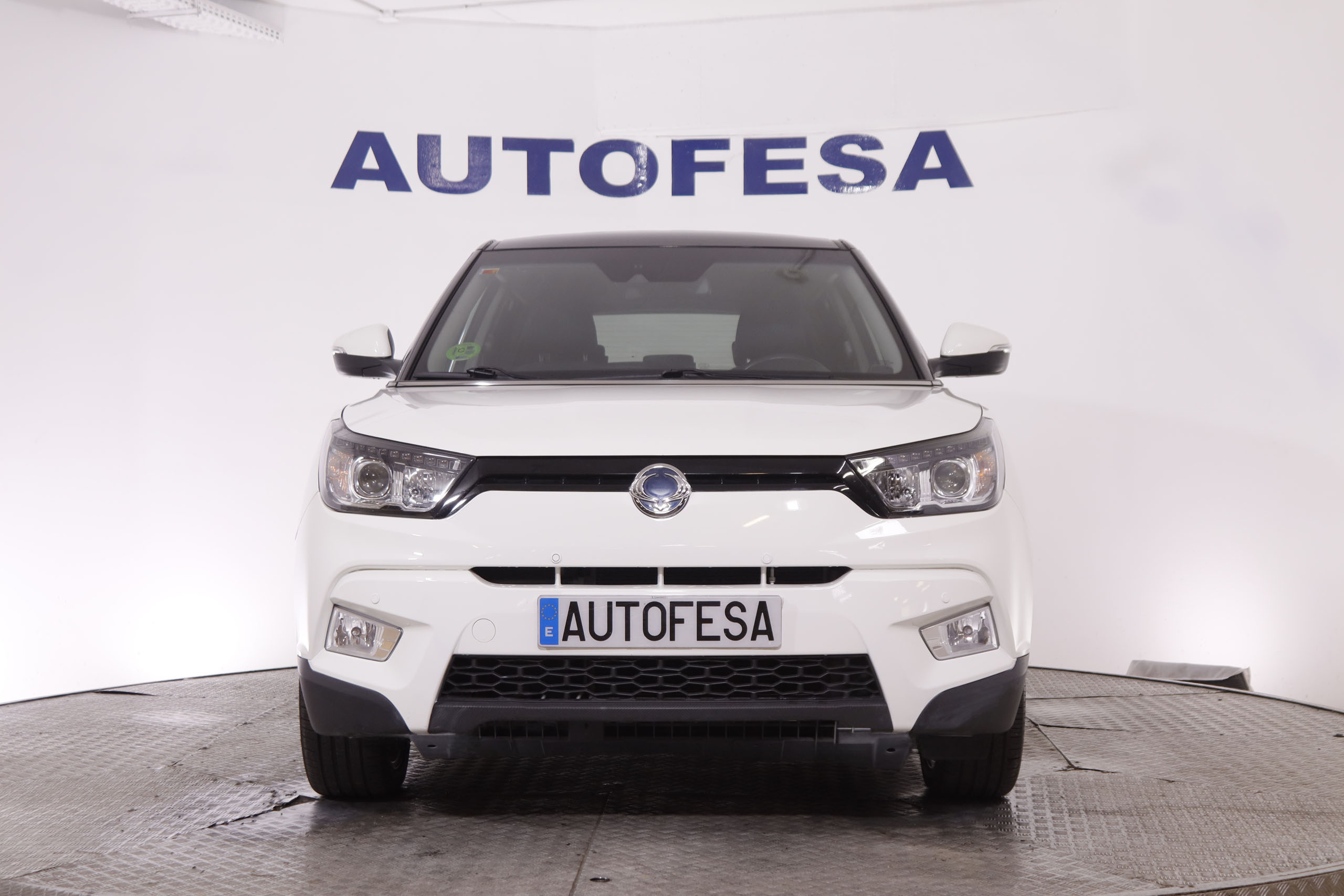 Ssangyong Tivoli 1.6 G16 LIMITED 4X2 128CV 5P # NAVY, PARKTRONIC foto 2