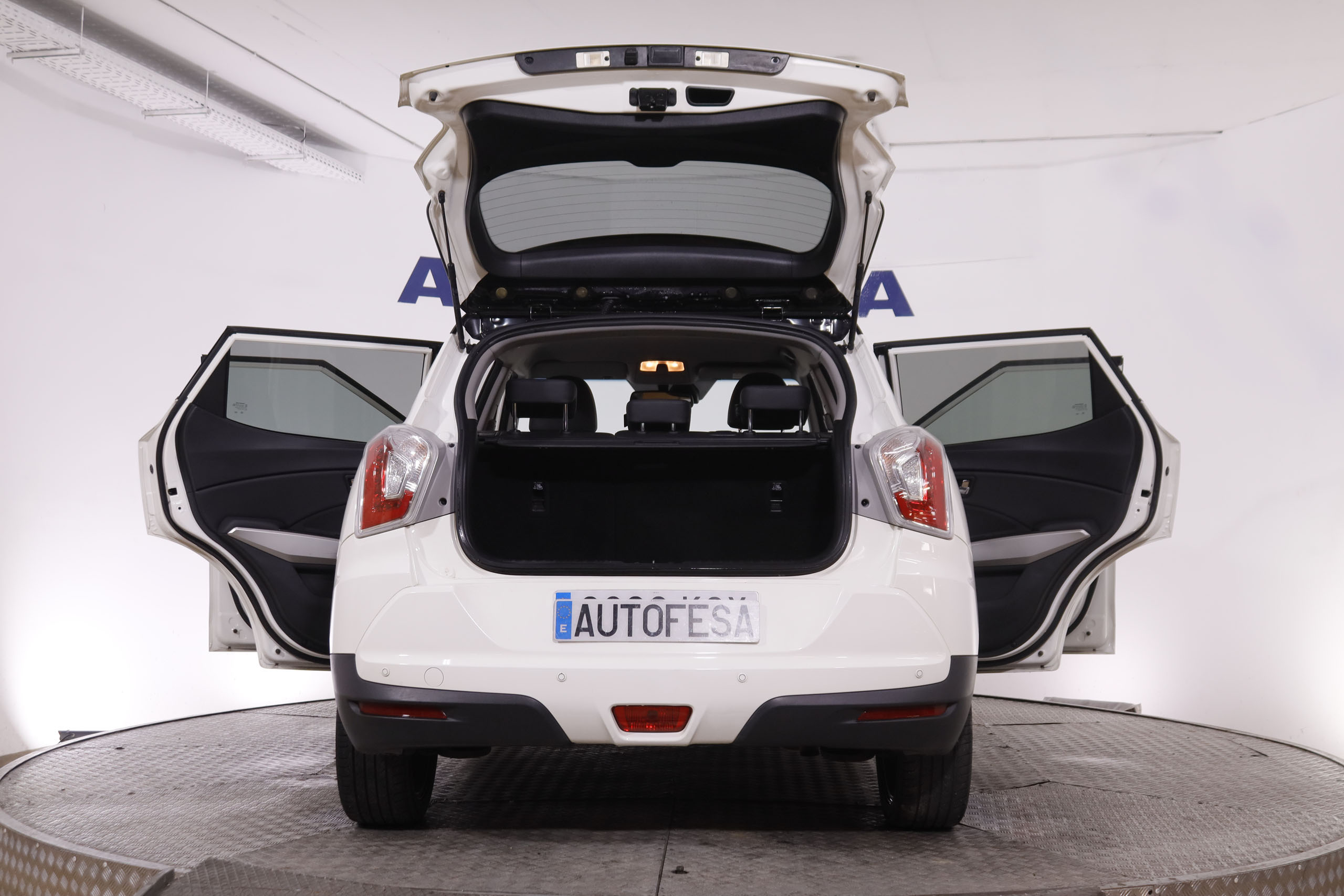 Ssangyong Tivoli 1.6 G16 LIMITED 4X2 128CV 5P # NAVY, PARKTRONIC foto 10