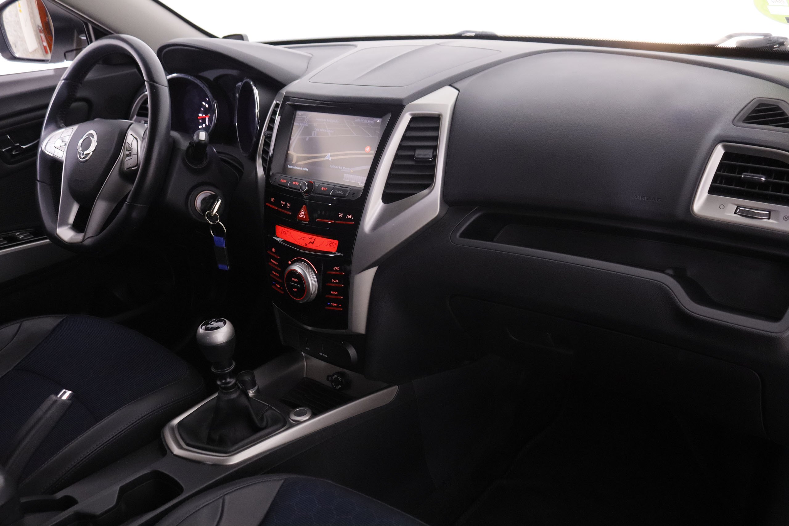 Ssangyong Tivoli 1.6 G16 LIMITED 4X2 128CV 5P # NAVY, PARKTRONIC foto 15