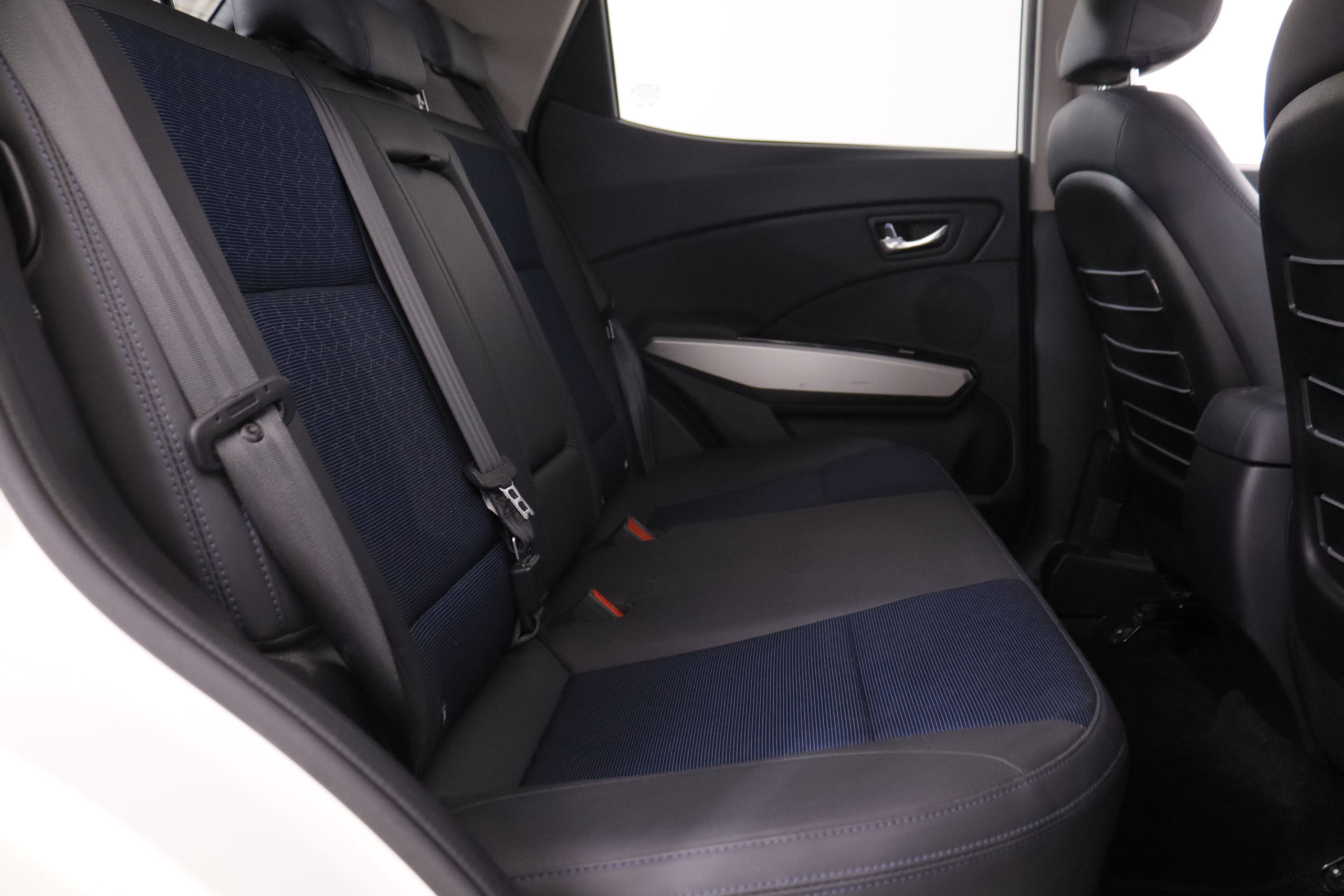 Ssangyong Tivoli 1.6 G16 LIMITED 4X2 128CV 5P # NAVY, PARKTRONIC foto 25